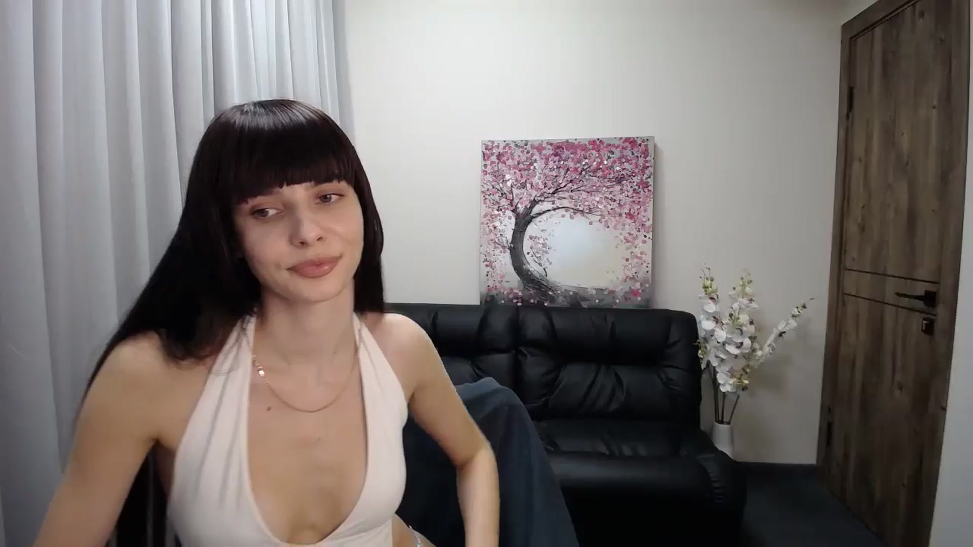 Gallery image thumbnail from Sara_Saint's myfreecams stream on, 10/16/2024, 08:27 image 20 of 20
