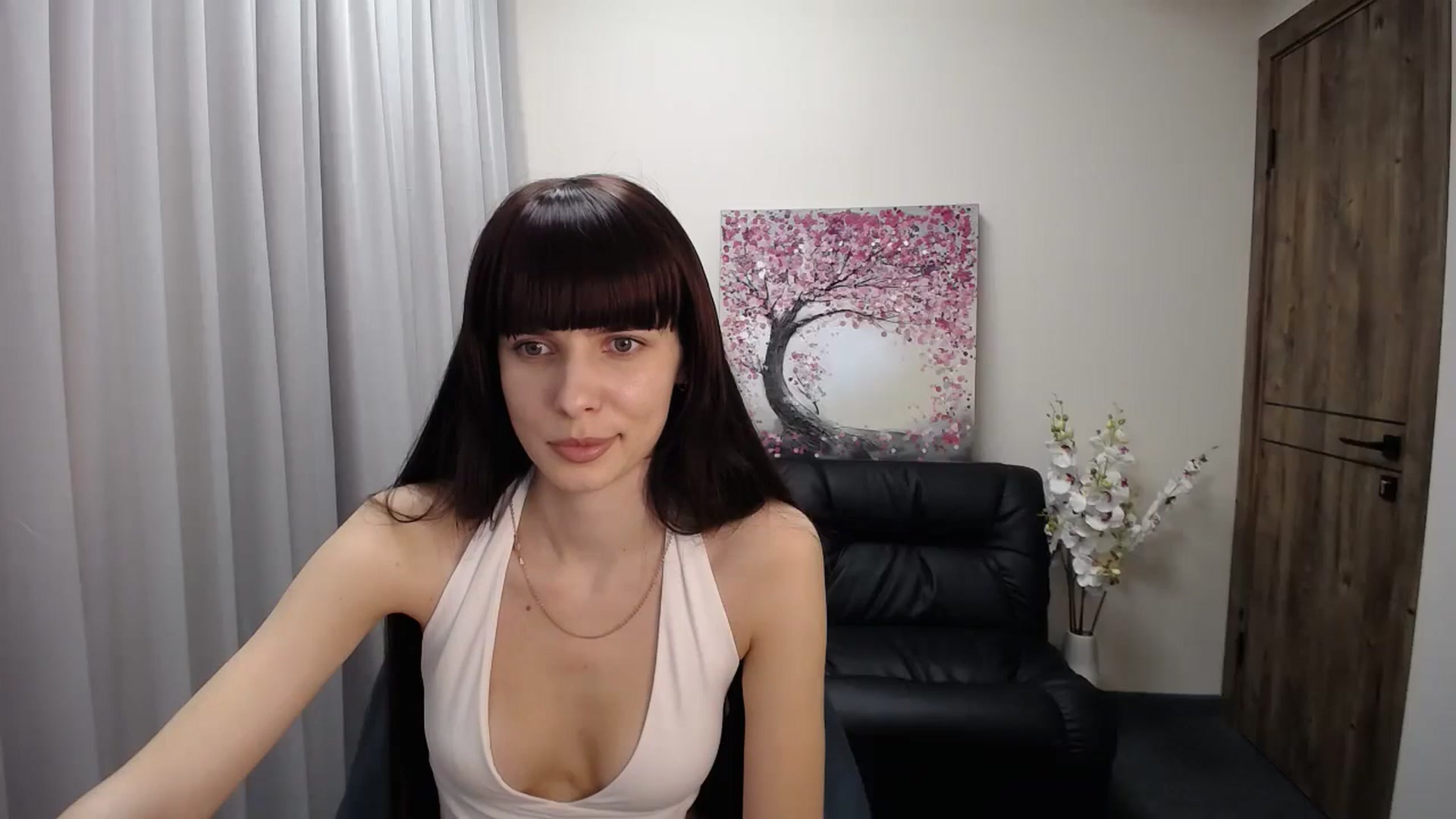 Gallery image thumbnail from Sara_Saint's myfreecams stream on, 10/16/2024, 08:27 image 6 of 20