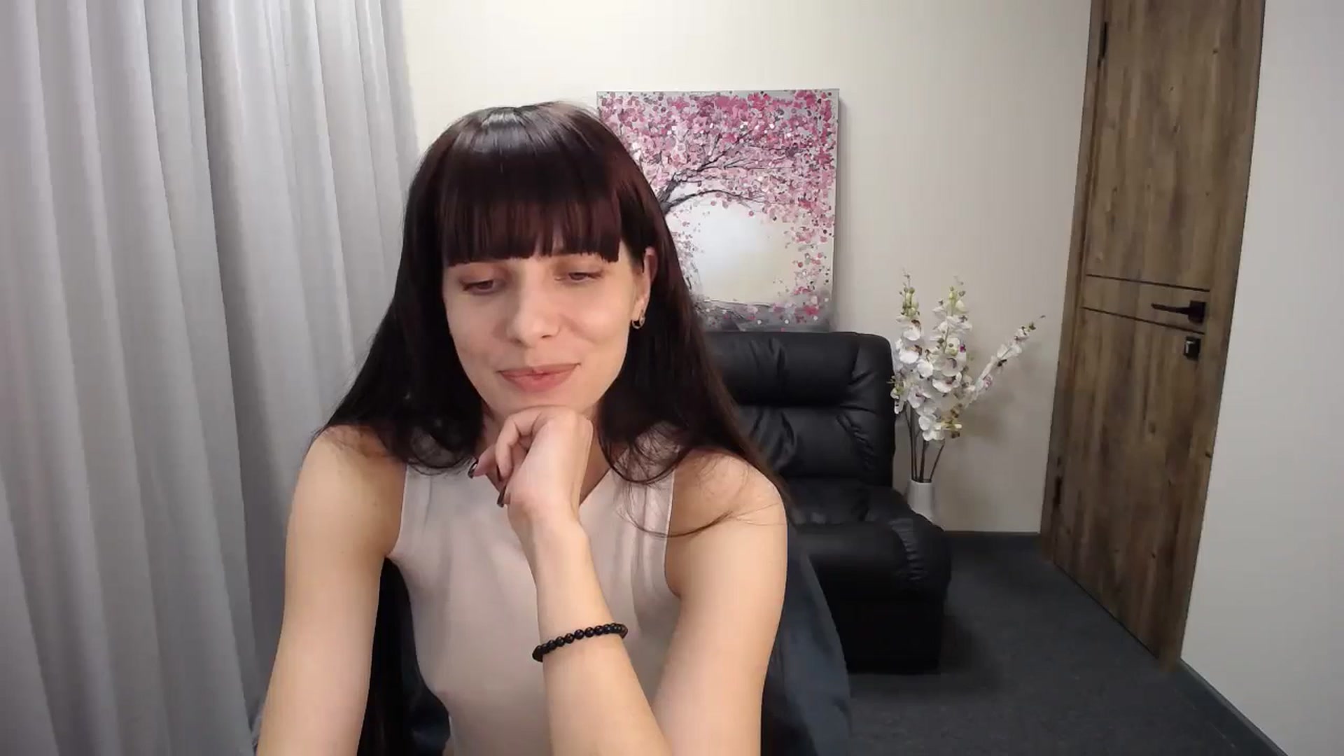 Gallery image thumbnail from Sara_Saint's myfreecams stream on, 10/22/2024, 11:33 image 11 of 20
