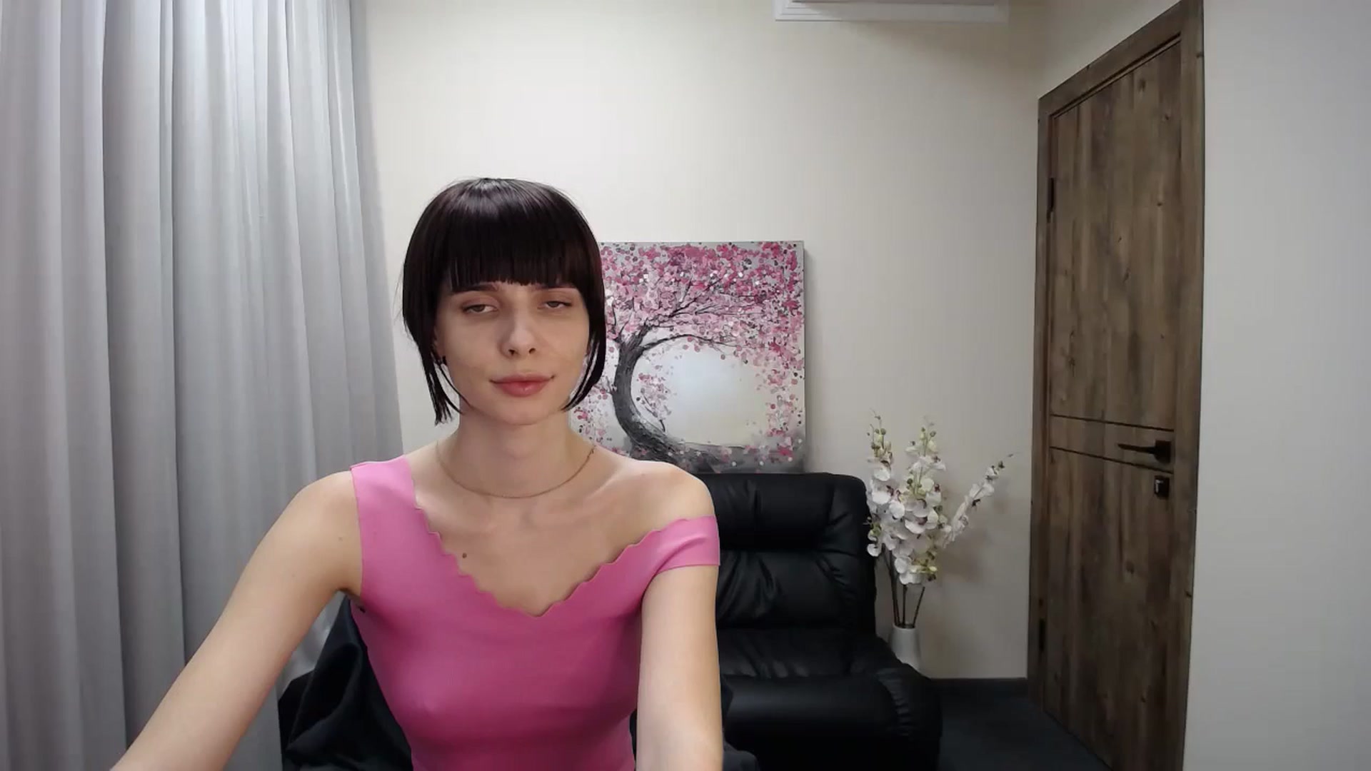Gallery image thumbnail from Sara_Saint's myfreecams stream on, 10/30/2024, 13:25 image 13 of 20