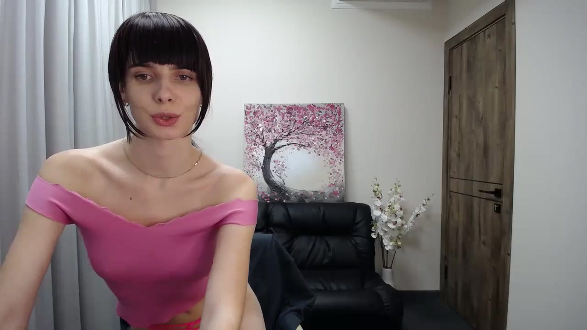 Gallery image thumbnail from Sara_Saint's myfreecams stream on, 10/30/2024, 13:25 image 4 of 20