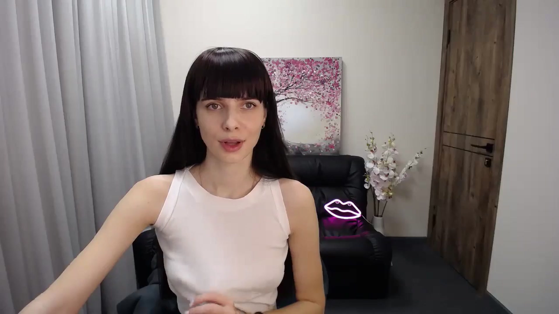 Gallery image thumbnail from Sara_Saint's myfreecams stream on, 11/10/2024, 09:57 image 2 of 20