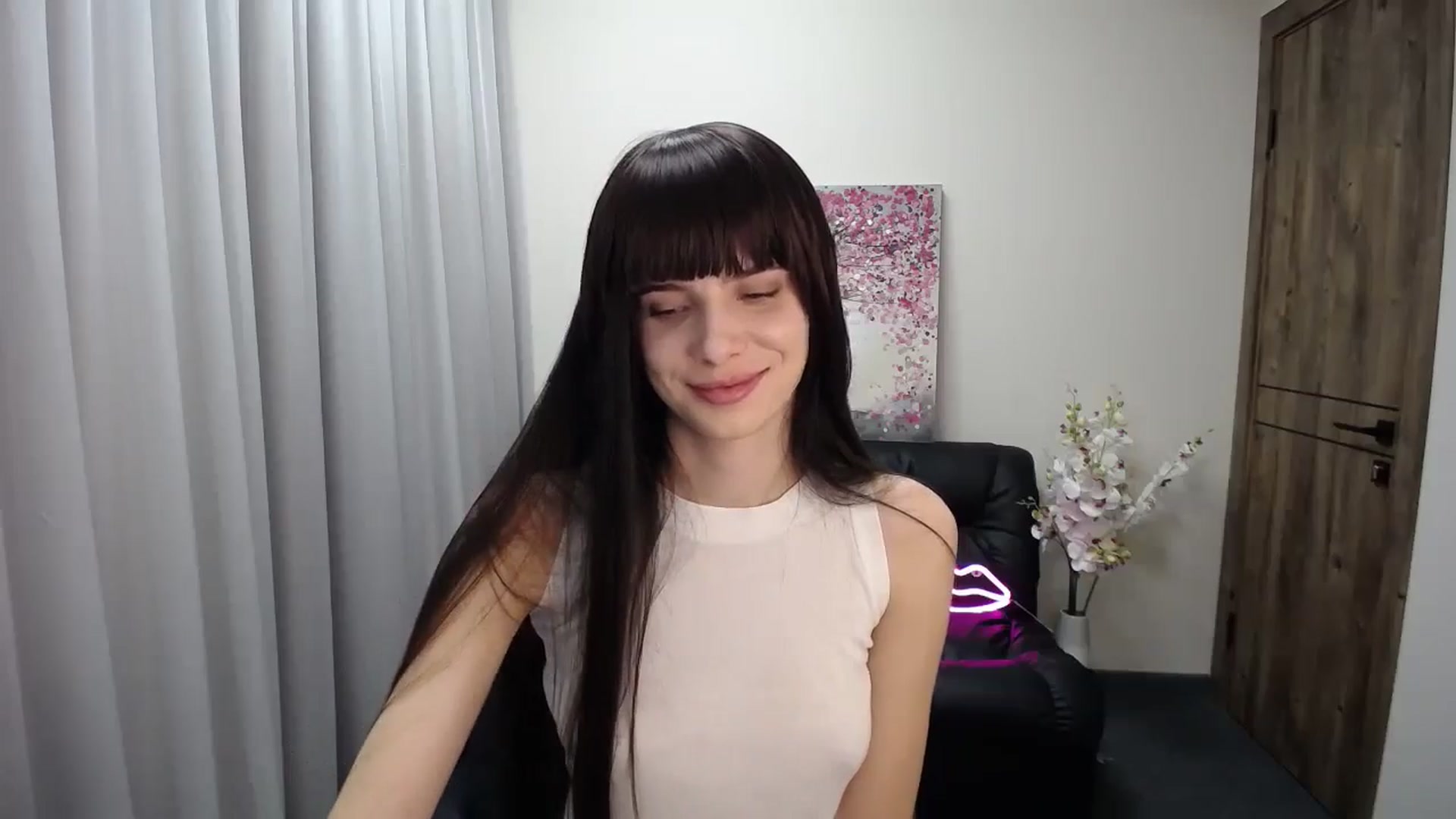 Gallery image thumbnail from Sara_Saint's myfreecams stream on, 11/19/2024, 10:43 image 6 of 20