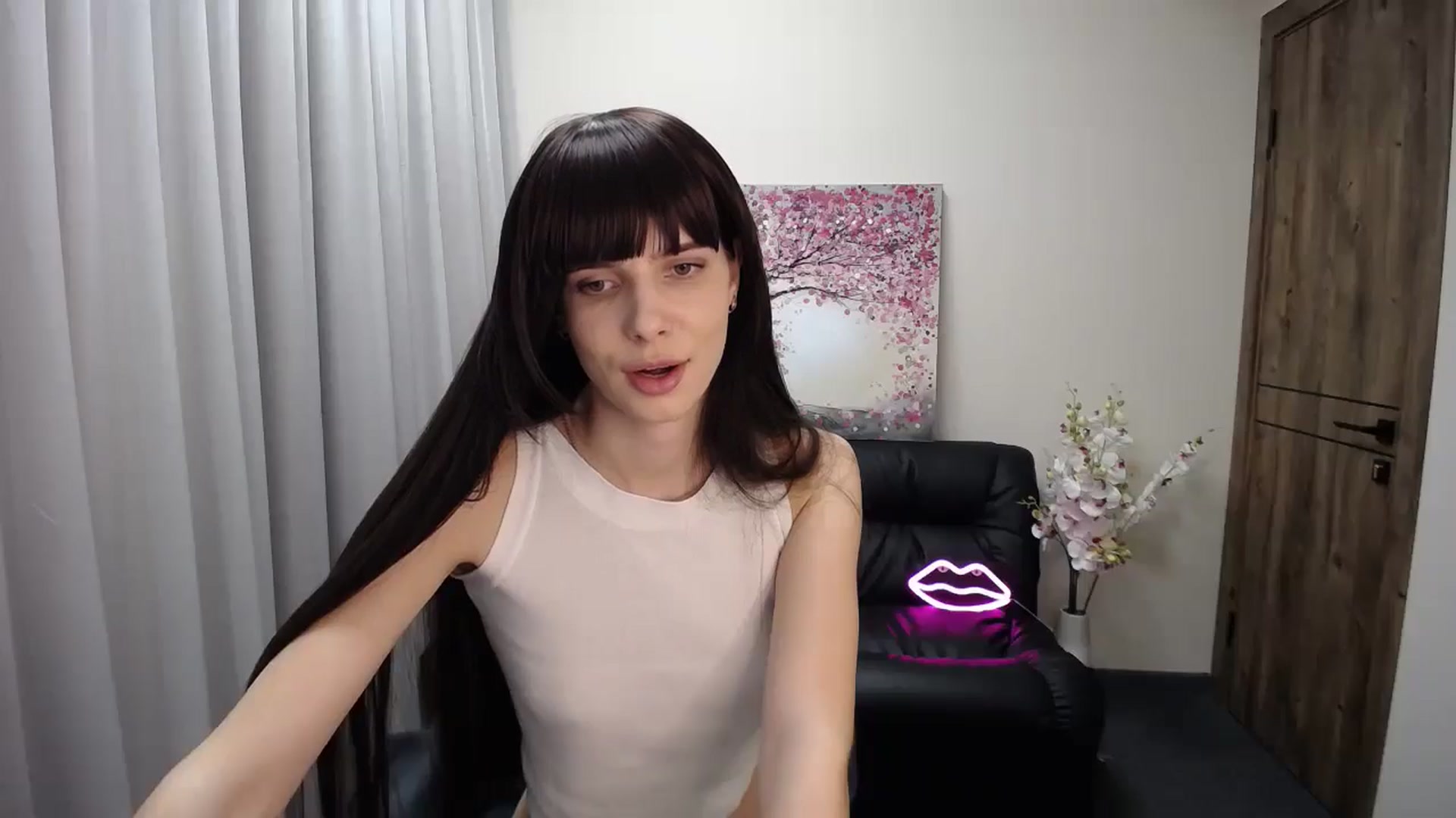 Gallery image thumbnail from Sara_Saint's myfreecams stream on, 11/19/2024, 10:43 image 13 of 20
