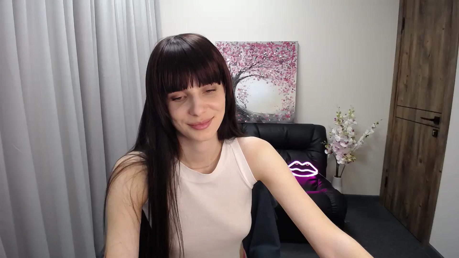 Gallery image thumbnail from Sara_Saint's myfreecams stream on, 11/19/2024, 12:33 image 6 of 20