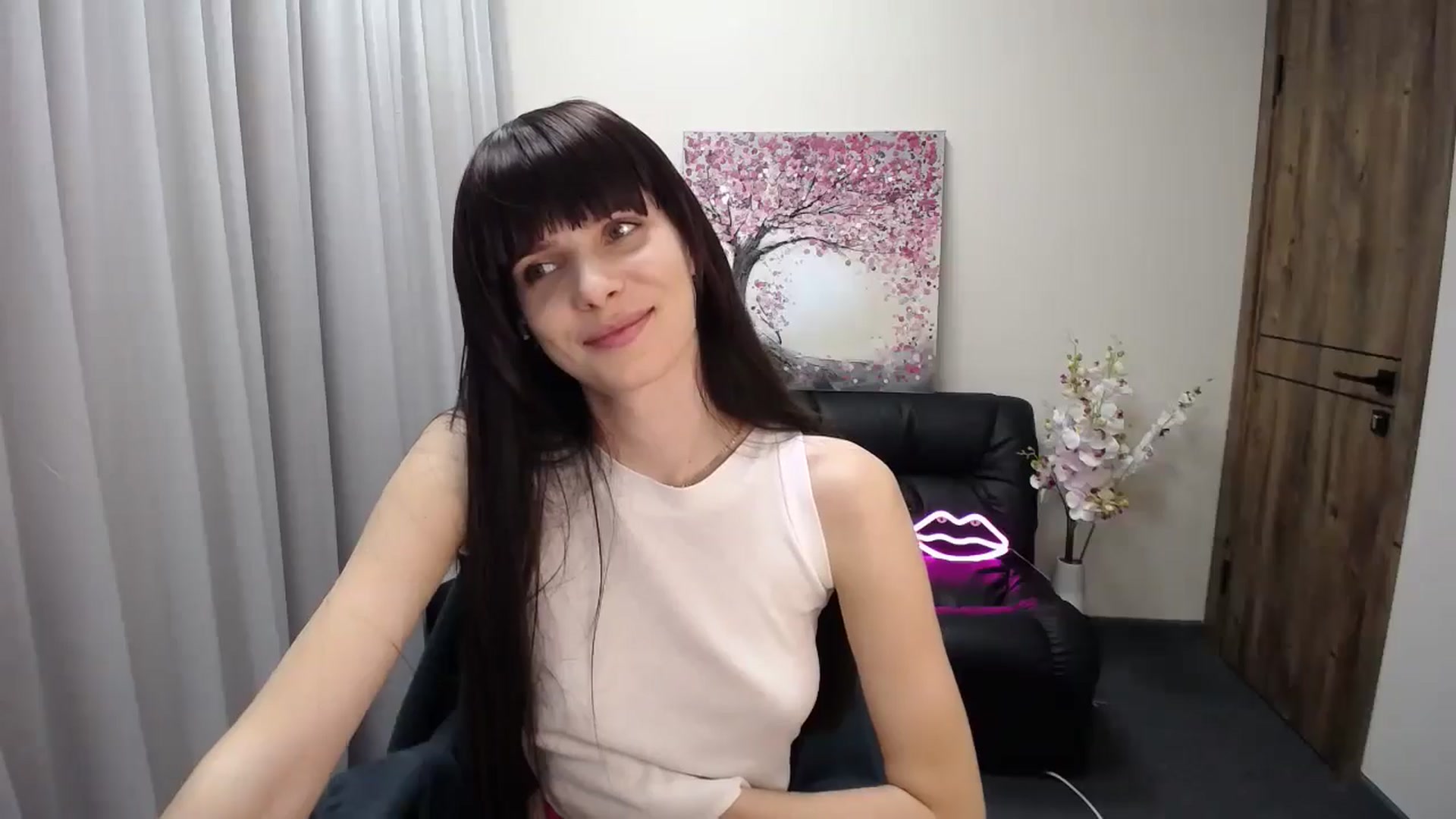Gallery image thumbnail from Sara_Saint's myfreecams stream on, 11/19/2024, 12:33 image 8 of 20