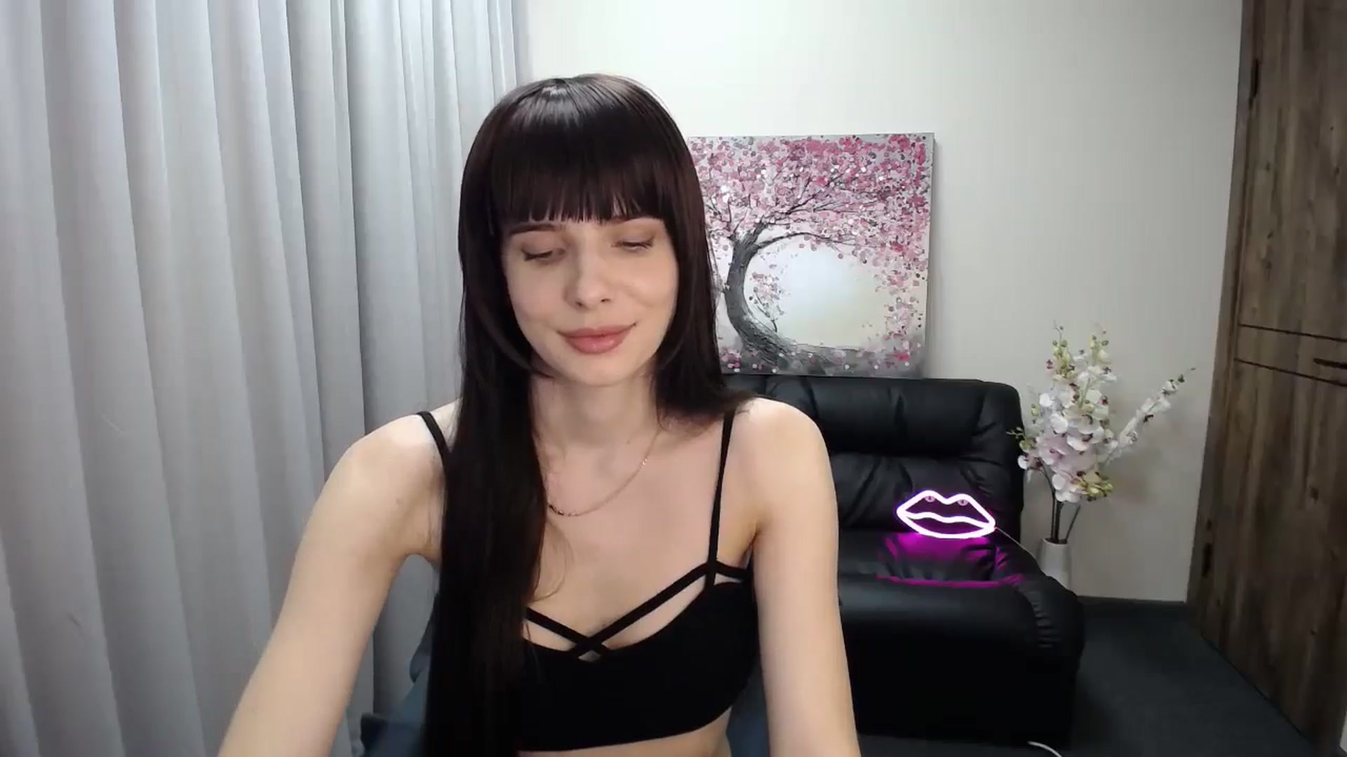 Gallery image thumbnail from Sara_Saint's myfreecams stream on, 11/27/2024, 09:29 image 11 of 20