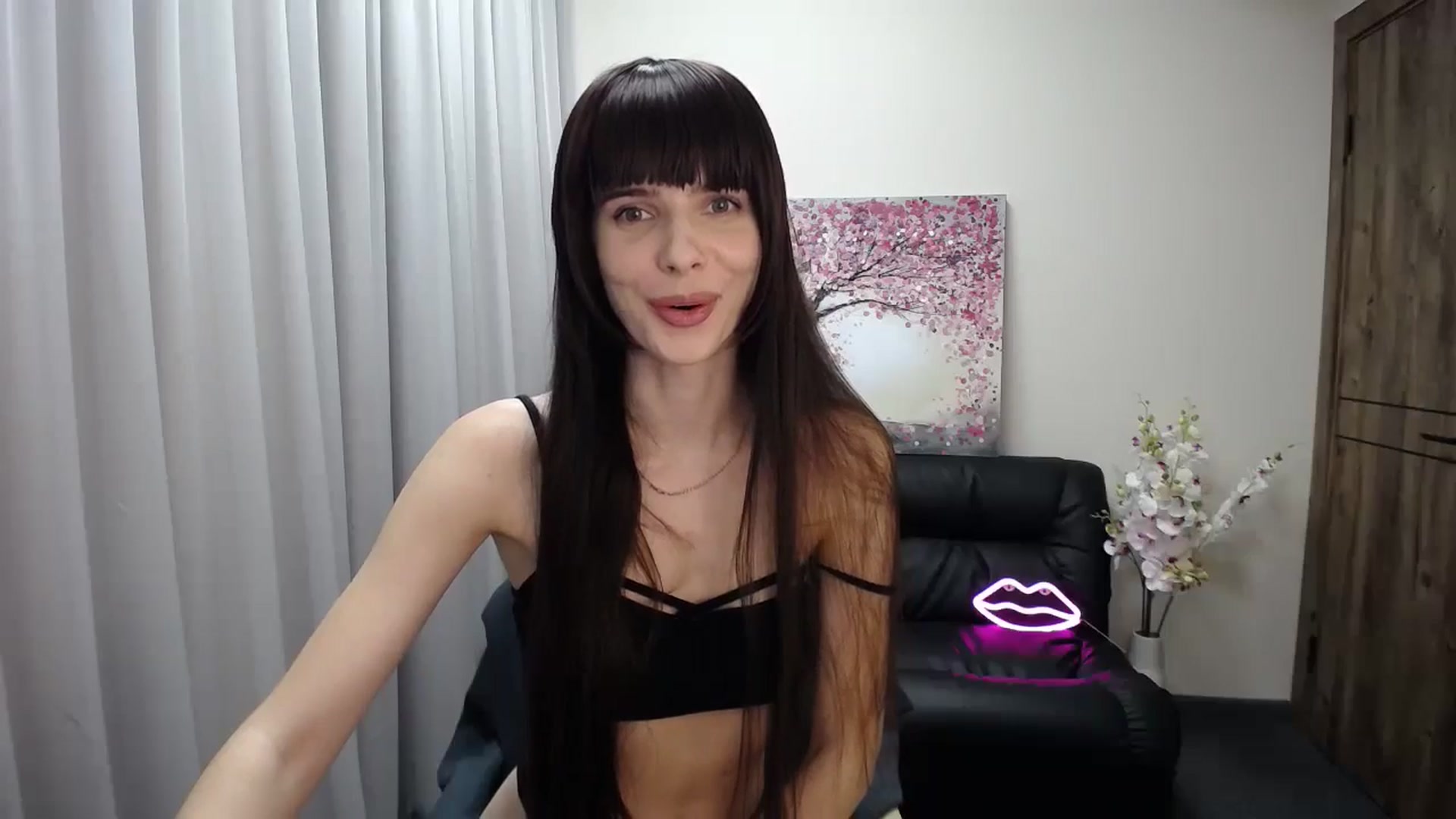Gallery image thumbnail from Sara_Saint's myfreecams stream on, 11/27/2024, 09:29 image 17 of 20