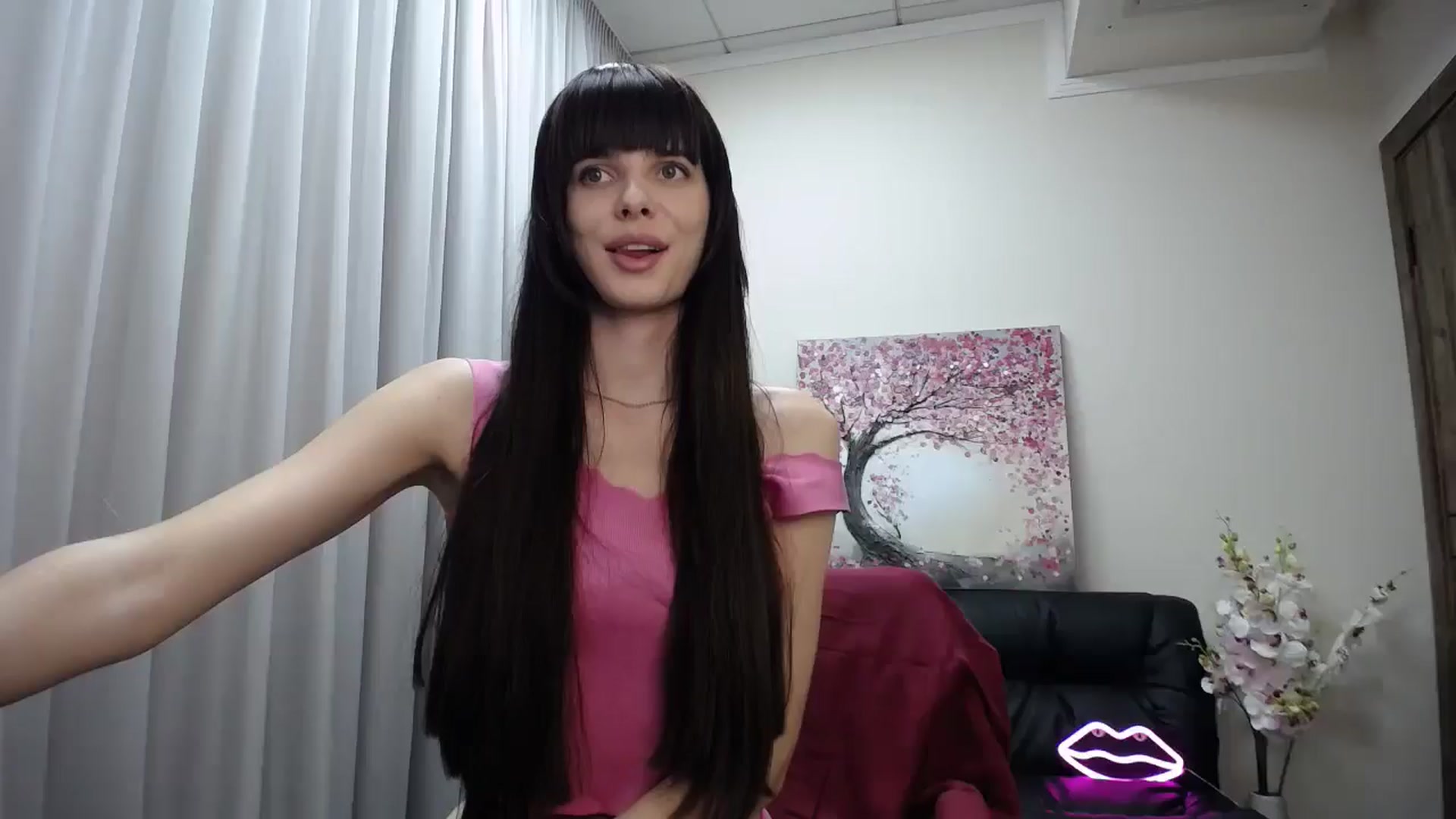 Gallery image thumbnail from Sara_Saint's myfreecams stream on, 11/29/2024, 12:28 image 17 of 20
