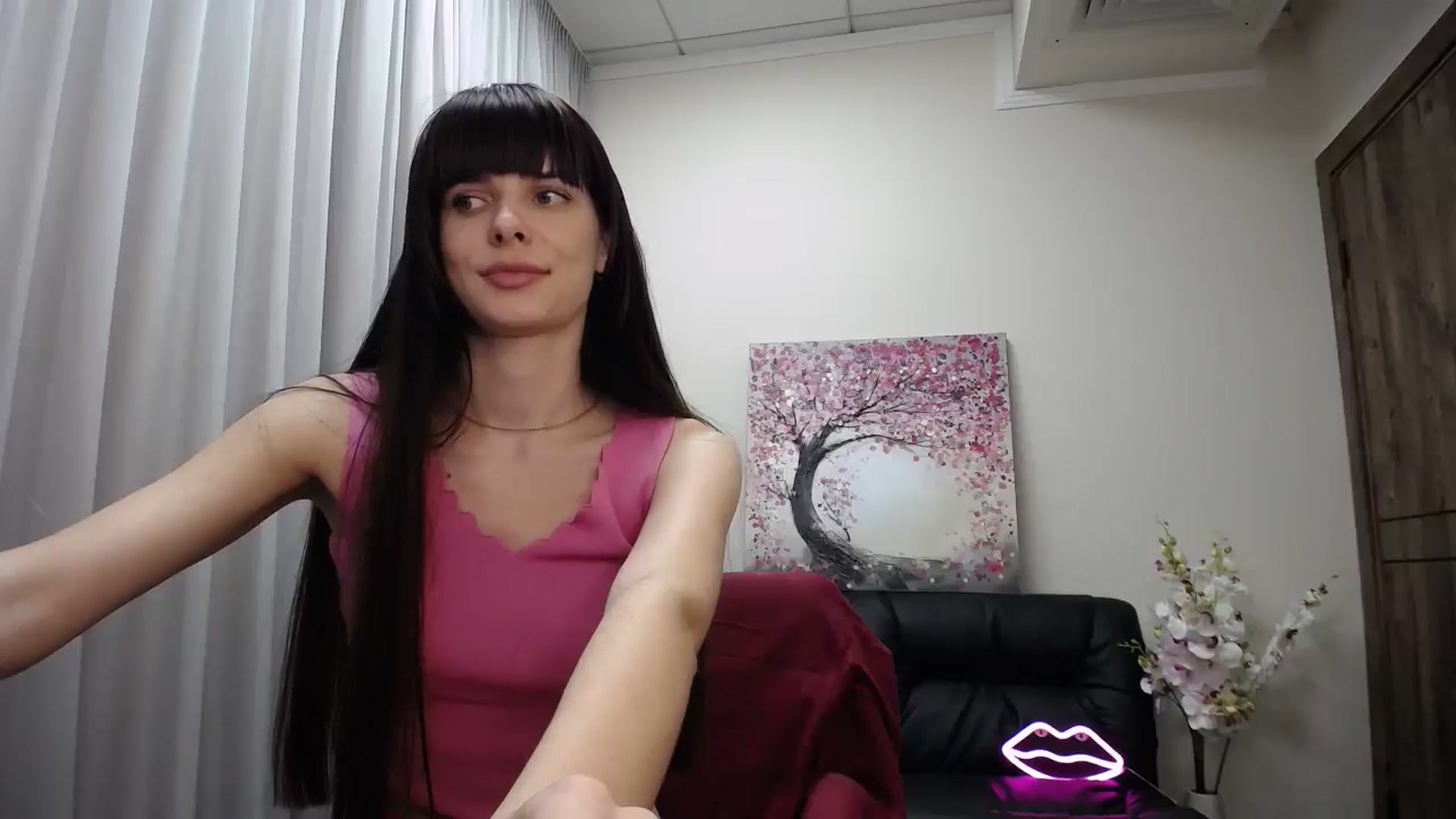 Gallery image thumbnail from Sara_Saint's myfreecams stream on, 11/29/2024, 14:14 image 17 of 20