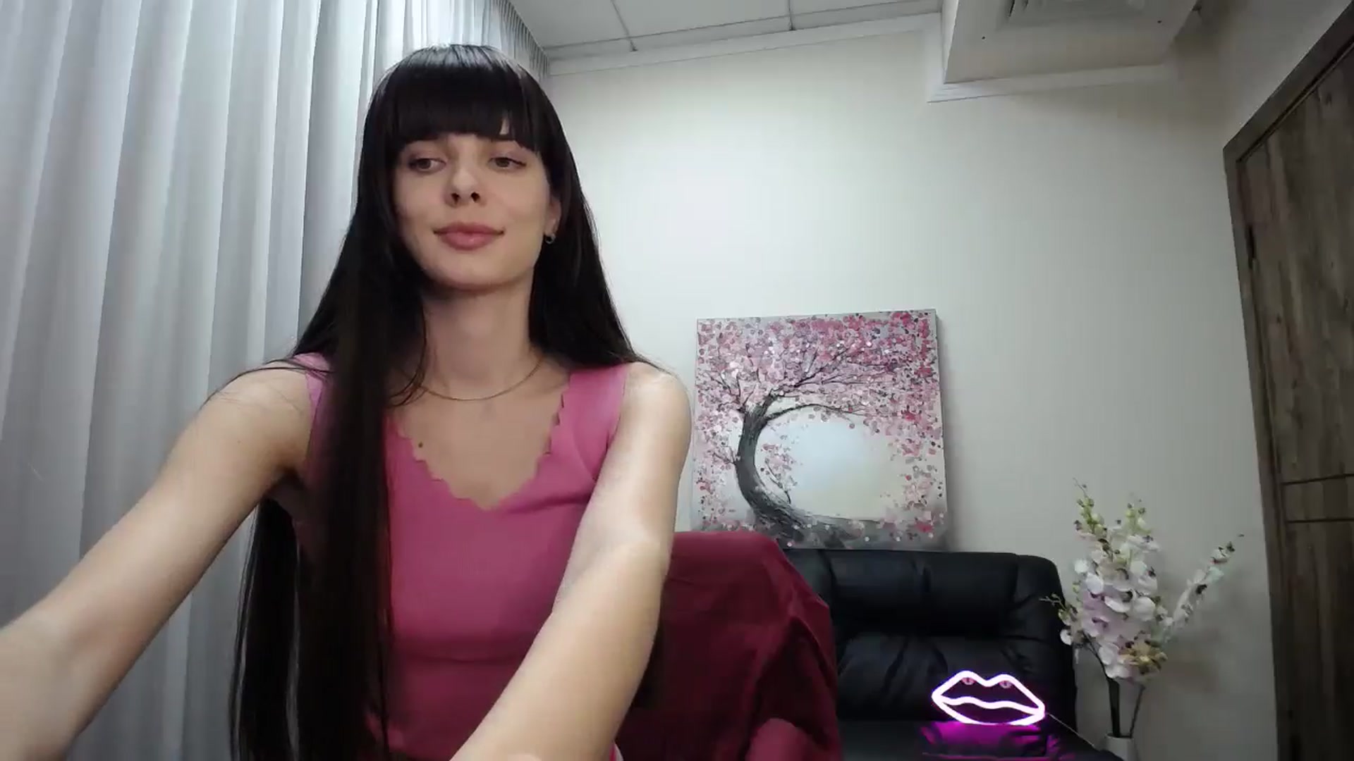 Gallery image thumbnail from Sara_Saint's myfreecams stream on, 11/29/2024, 14:14 image 16 of 20