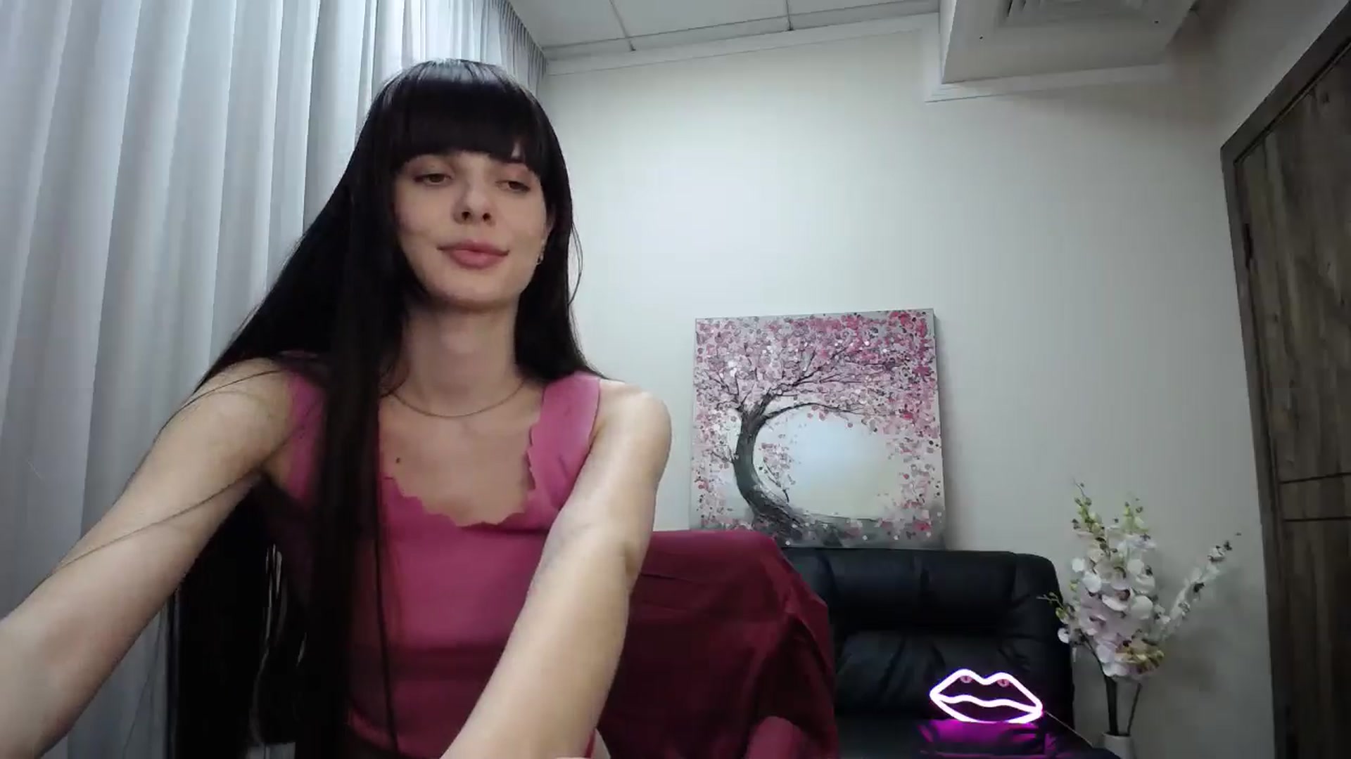 Gallery image thumbnail from Sara_Saint's myfreecams stream on, 11/29/2024, 14:14 image 13 of 20