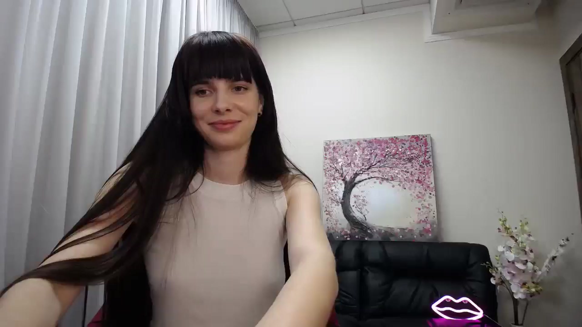 Gallery image thumbnail from Sara_Saint's myfreecams stream on, 12/01/2024, 14:21 image 5 of 20