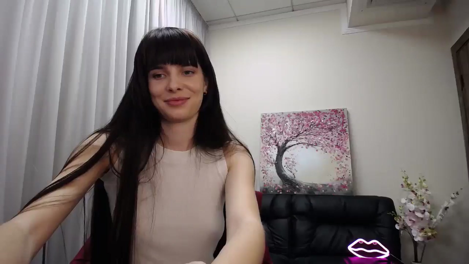 Gallery image thumbnail from Sara_Saint's myfreecams stream on, 12/01/2024, 14:21 image 8 of 20
