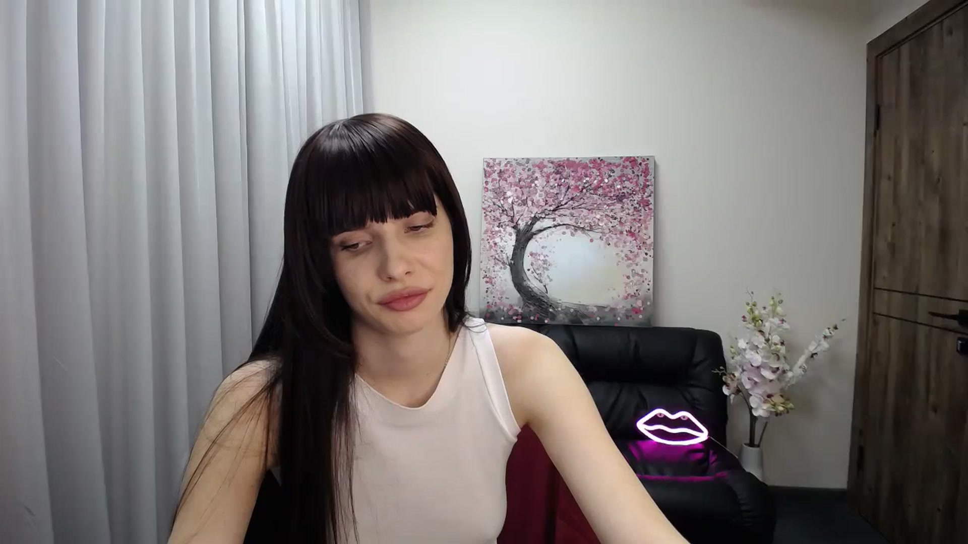 Gallery image thumbnail from Sara_Saint's myfreecams stream on, 12/13/2024, 11:08 image 8 of 20