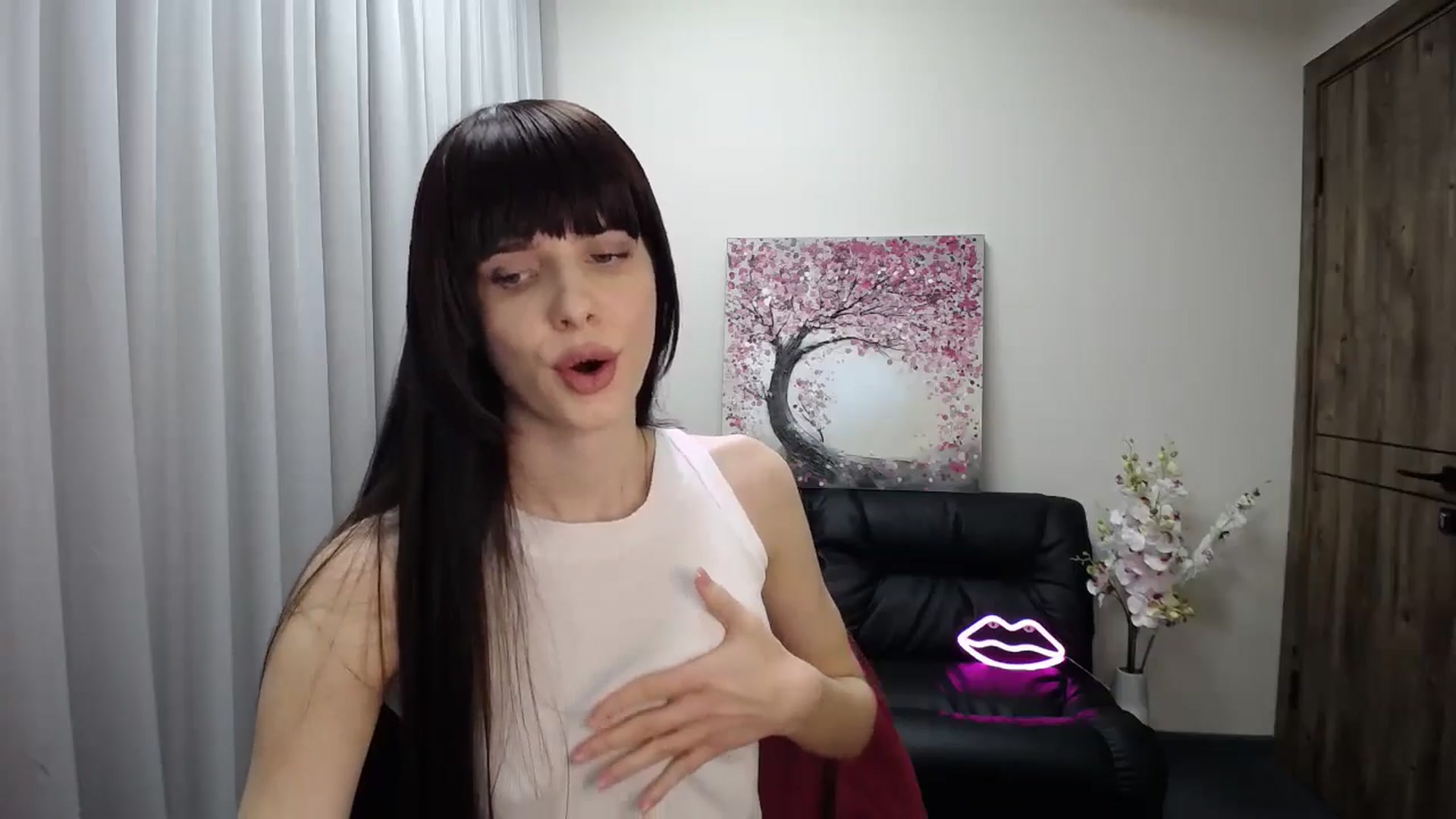 Gallery image thumbnail from Sara_Saint's myfreecams stream on, 12/13/2024, 11:08 image 7 of 20