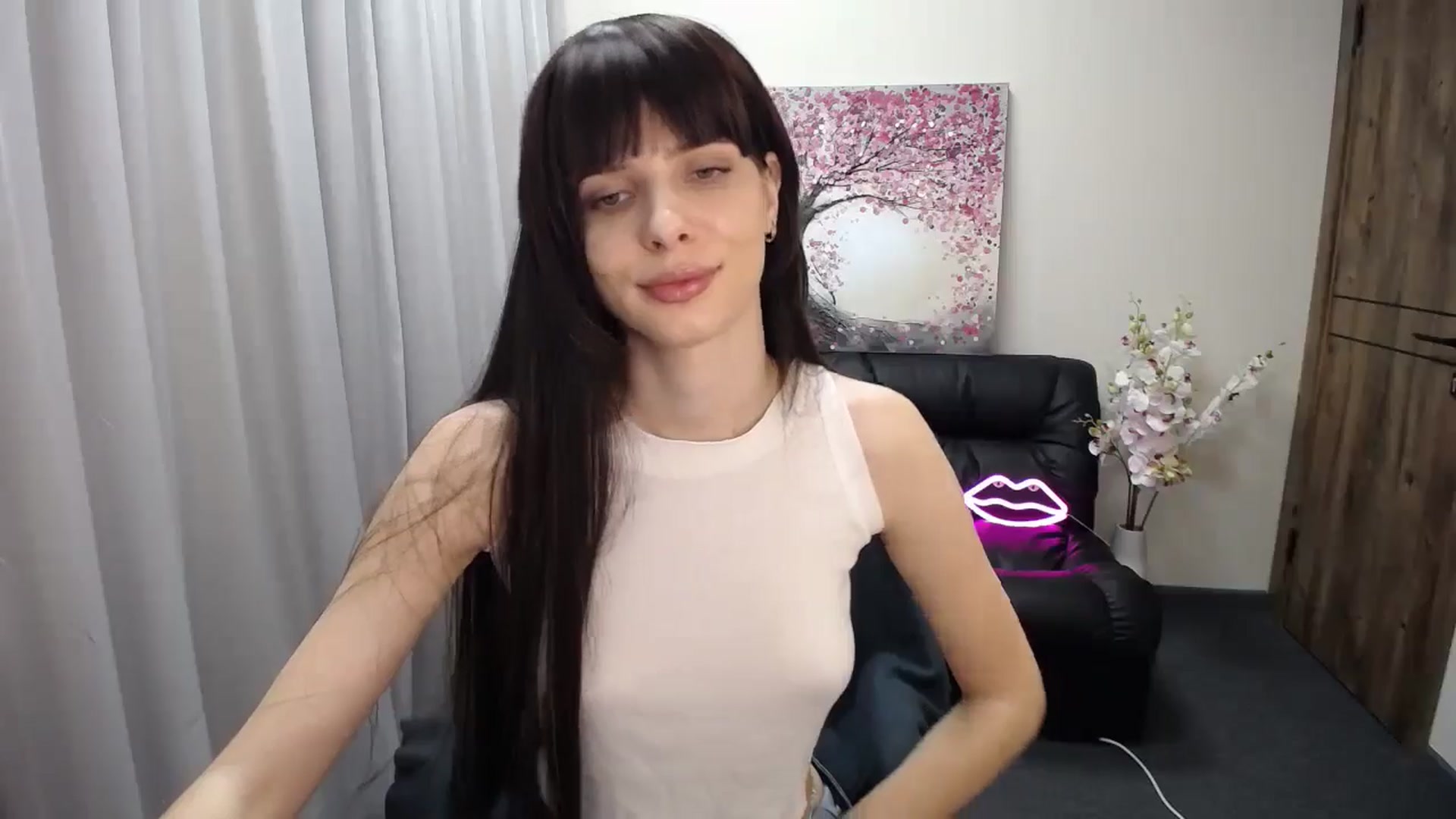 Gallery image thumbnail from Sara_Saint's myfreecams stream on, 12/20/2024, 09:23 image 8 of 20