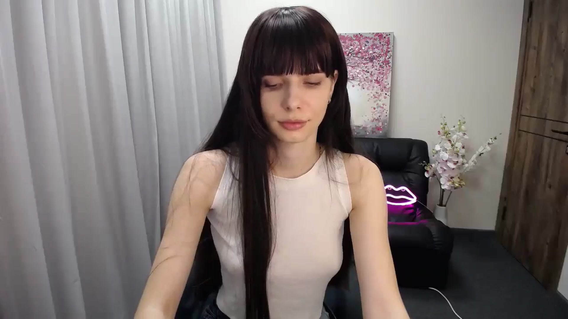 Gallery image thumbnail from Sara_Saint's myfreecams stream on, 12/20/2024, 09:23 image 16 of 20