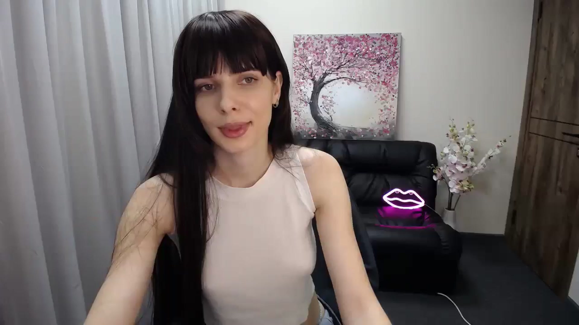 Gallery image thumbnail from Sara_Saint's myfreecams stream on, 12/20/2024, 09:23 image 10 of 20