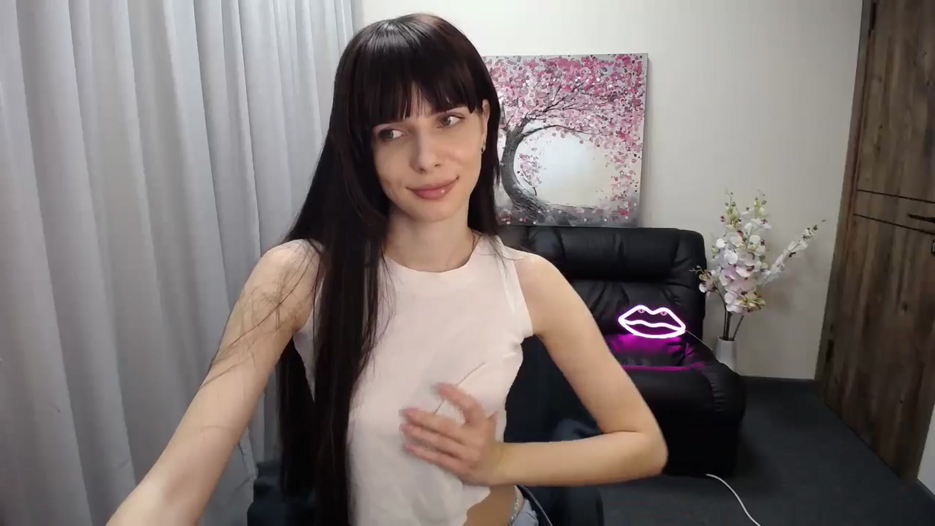 Gallery image thumbnail from Sara_Saint's myfreecams stream on, 12/20/2024, 09:23 image 9 of 20