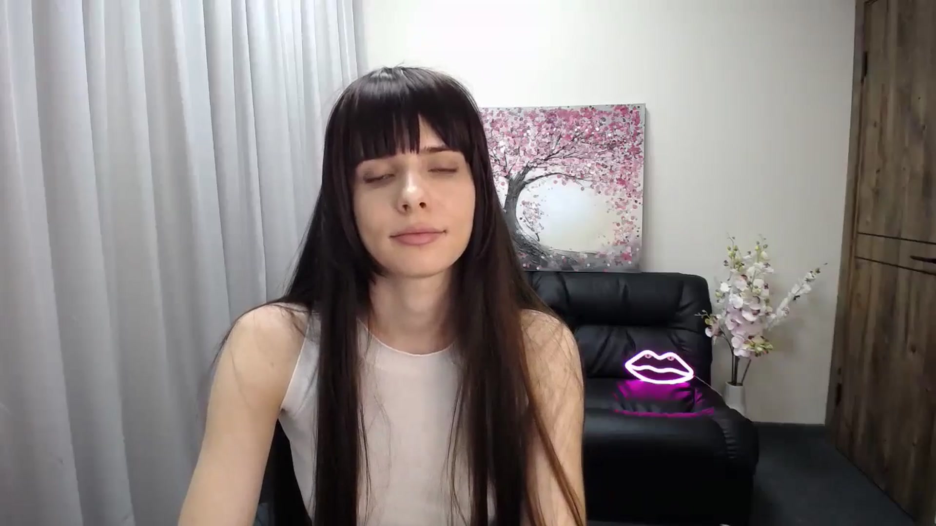 Gallery image thumbnail from Sara_Saint's myfreecams stream on, 12/20/2024, 12:19 image 11 of 20