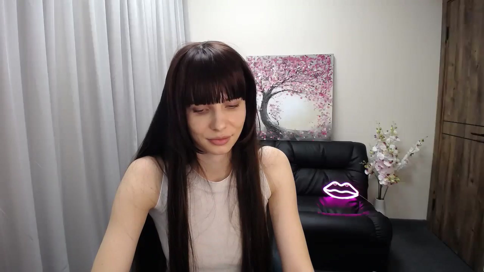 Gallery image thumbnail from Sara_Saint's myfreecams stream on, 12/20/2024, 12:19 image 16 of 20