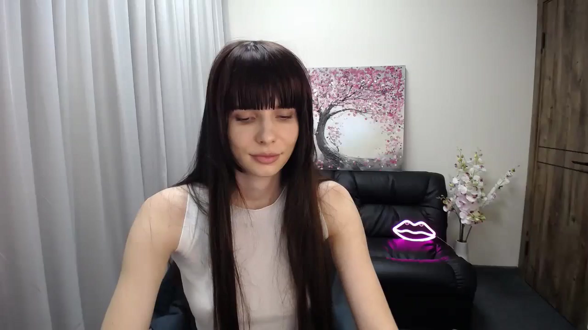 Gallery image thumbnail from Sara_Saint's myfreecams stream on, 12/20/2024, 12:19 image 15 of 20