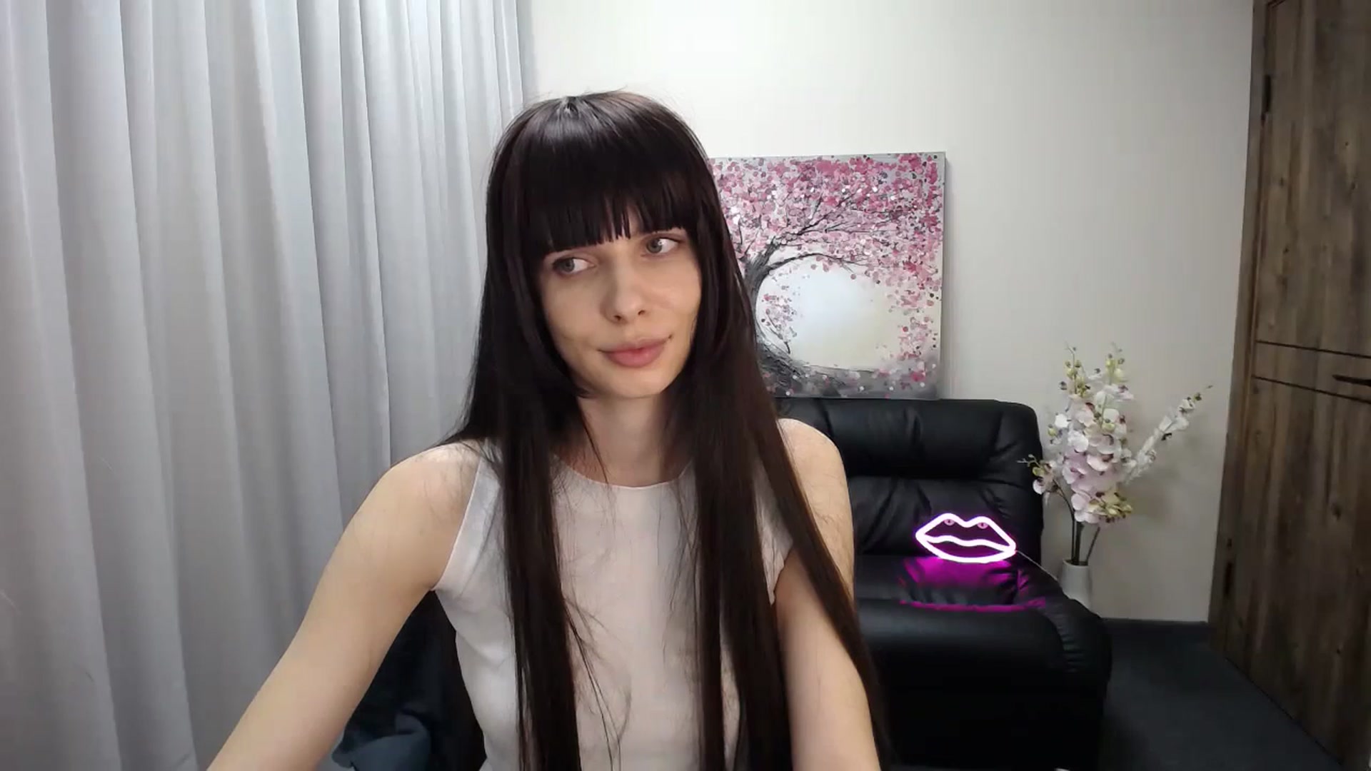 Gallery image thumbnail from Sara_Saint's myfreecams stream on, 12/20/2024, 12:19 image 14 of 20