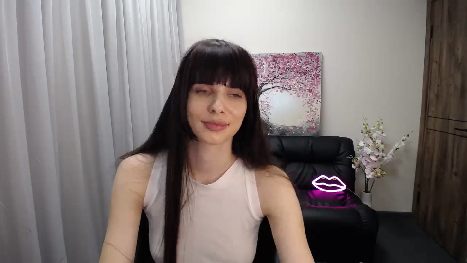Gallery image thumbnail from Sara_Saint's myfreecams stream on, 12/20/2024, 12:19 image 7 of 20