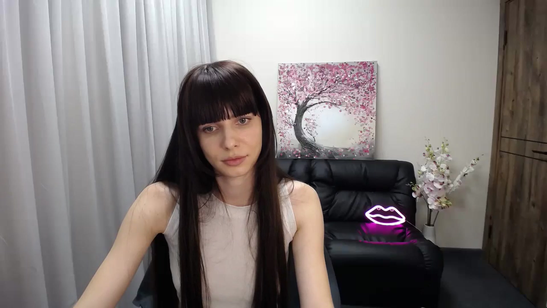 Gallery image thumbnail from Sara_Saint's myfreecams stream on, 12/20/2024, 12:19 image 17 of 20