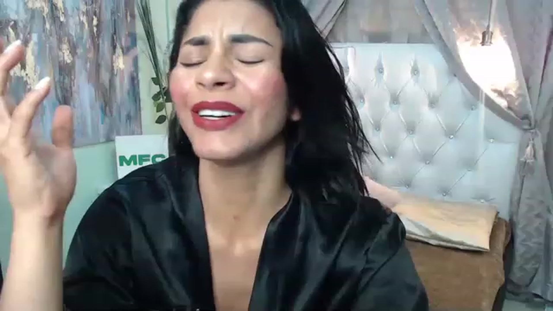 Gallery image thumbnail from Sara__Ruiz's myfreecams stream on, 11/14/2022, 17:37 image 18 of 20