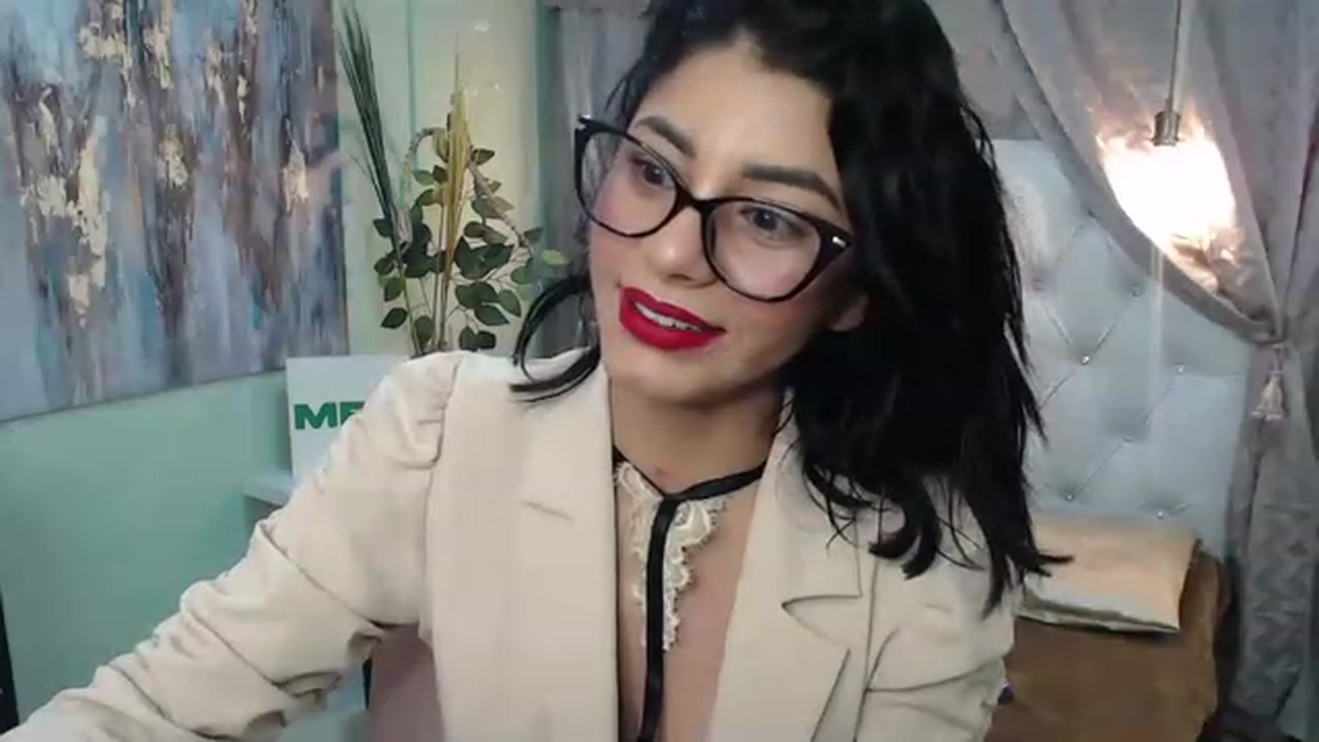 Gallery image thumbnail from Sara__Ruiz's myfreecams stream on, 11/15/2022, 14:01 image 10 of 20