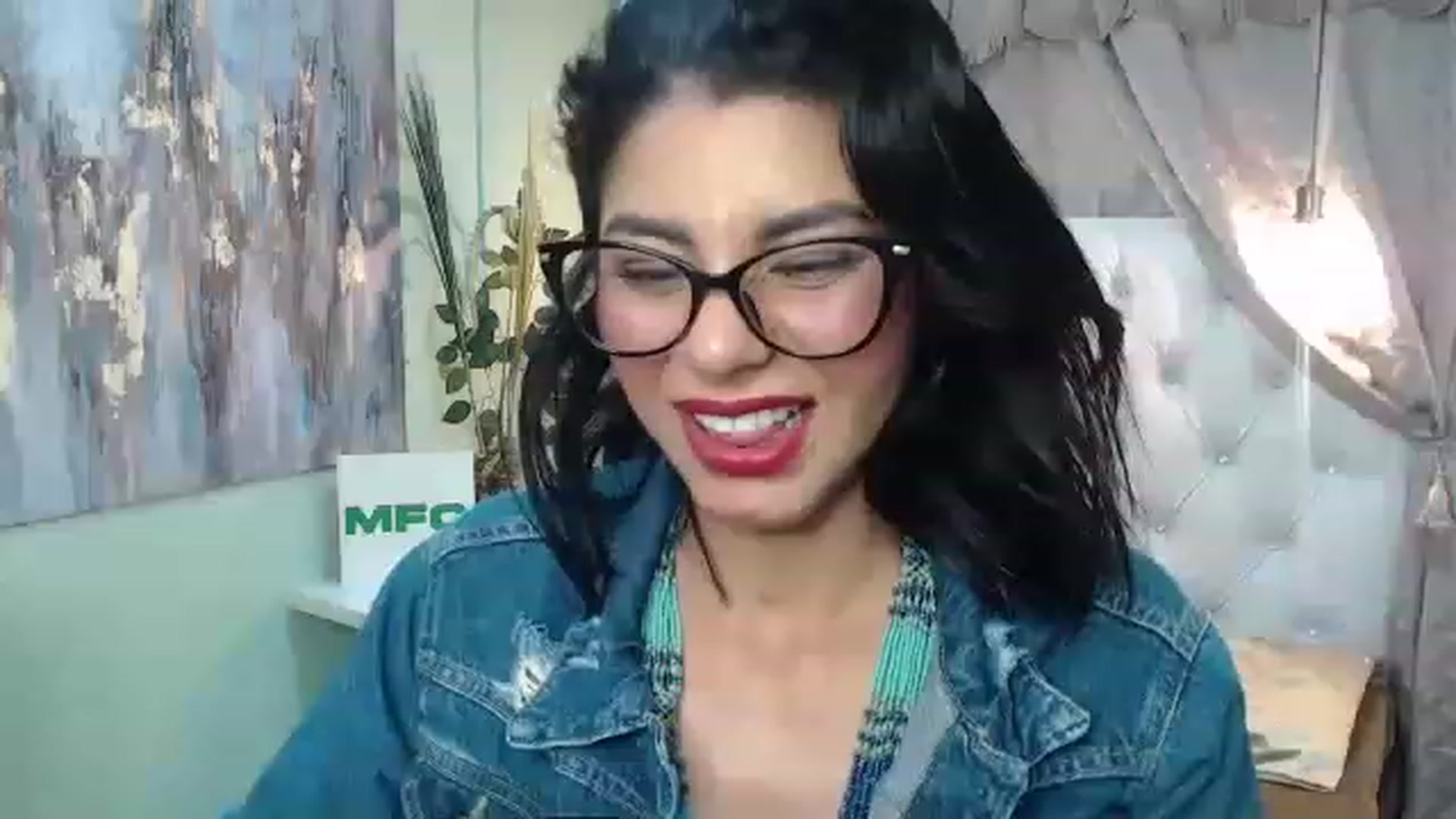 Gallery image thumbnail from Sara__Ruiz's myfreecams stream on, 11/16/2022, 15:59 image 15 of 20