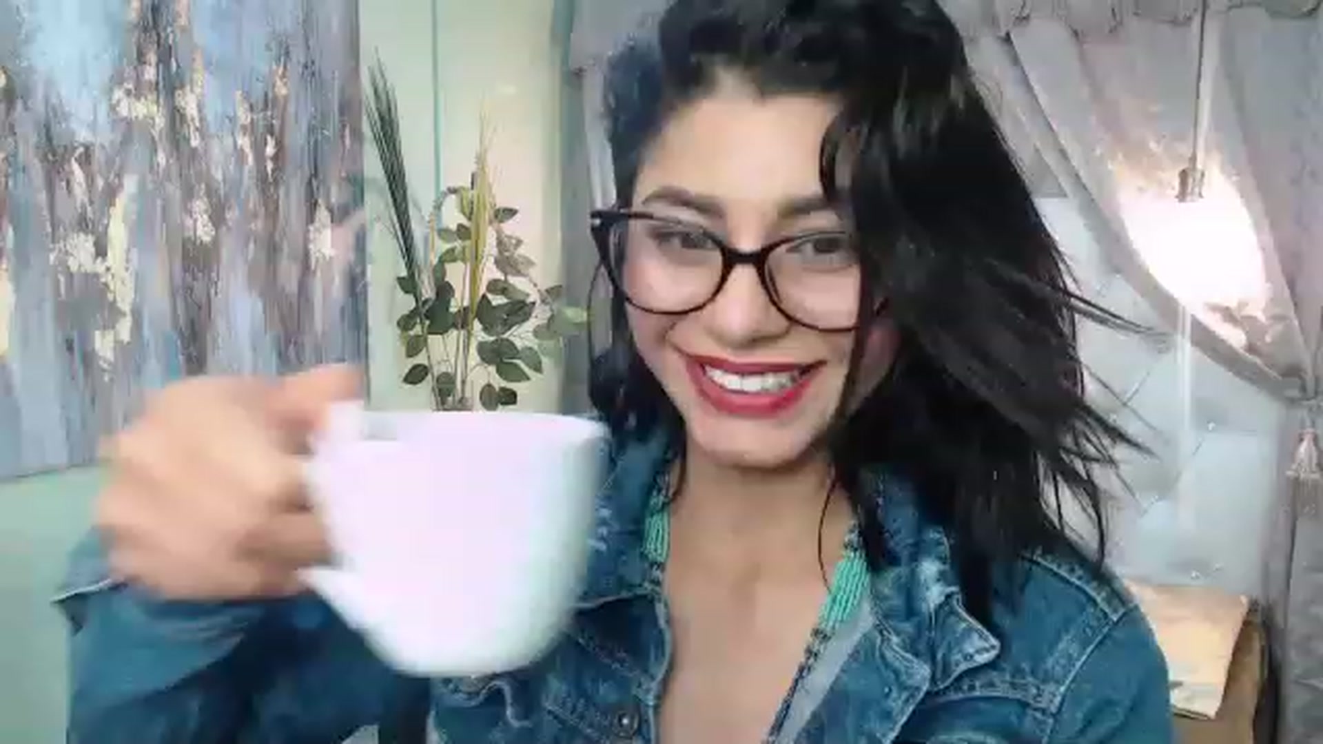Gallery image thumbnail from Sara__Ruiz's myfreecams stream on, 11/16/2022, 15:59 image 13 of 20