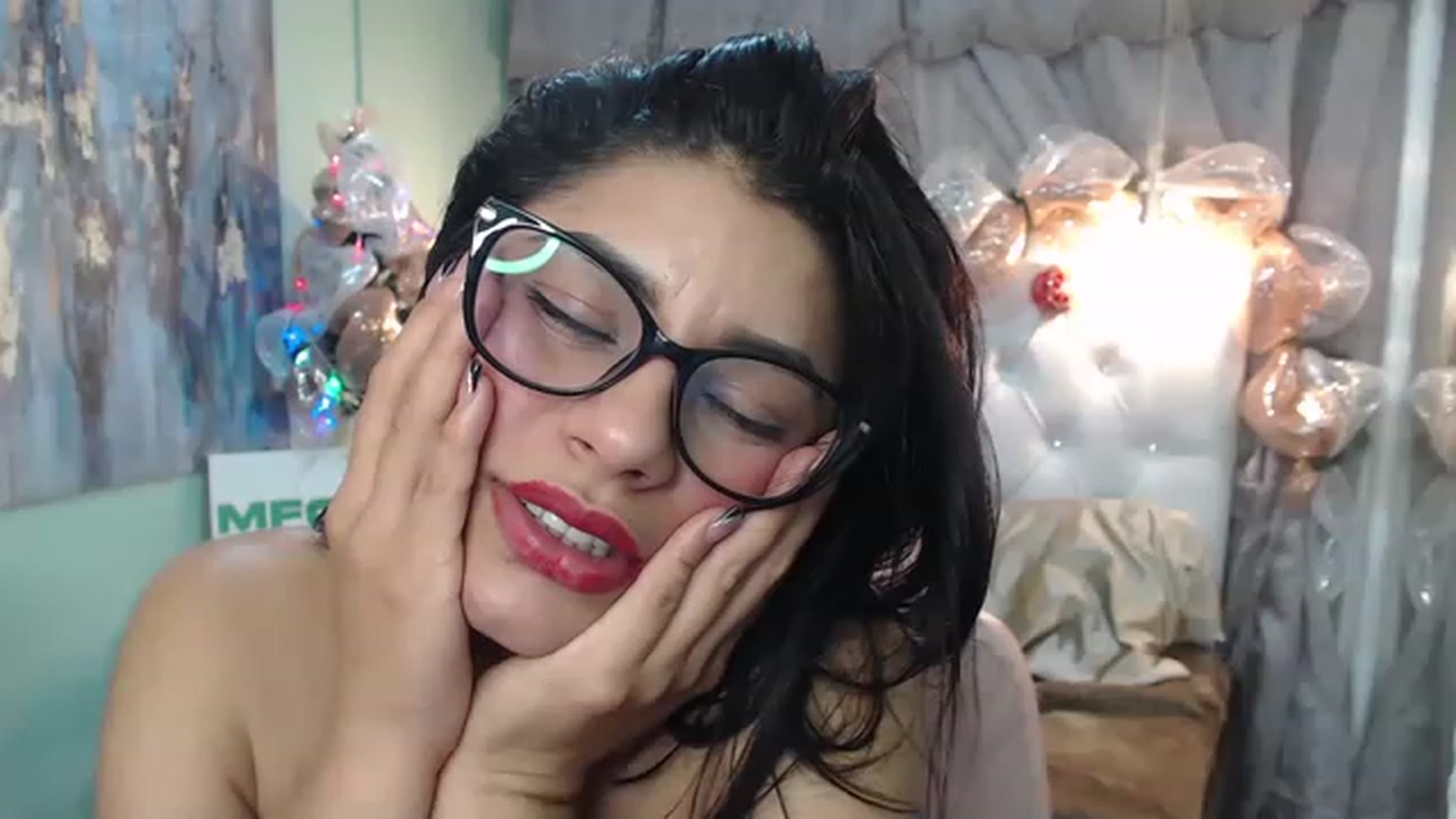 Gallery image thumbnail from Sara__Ruiz's myfreecams stream on, 12/26/2022, 17:55 image 8 of 20