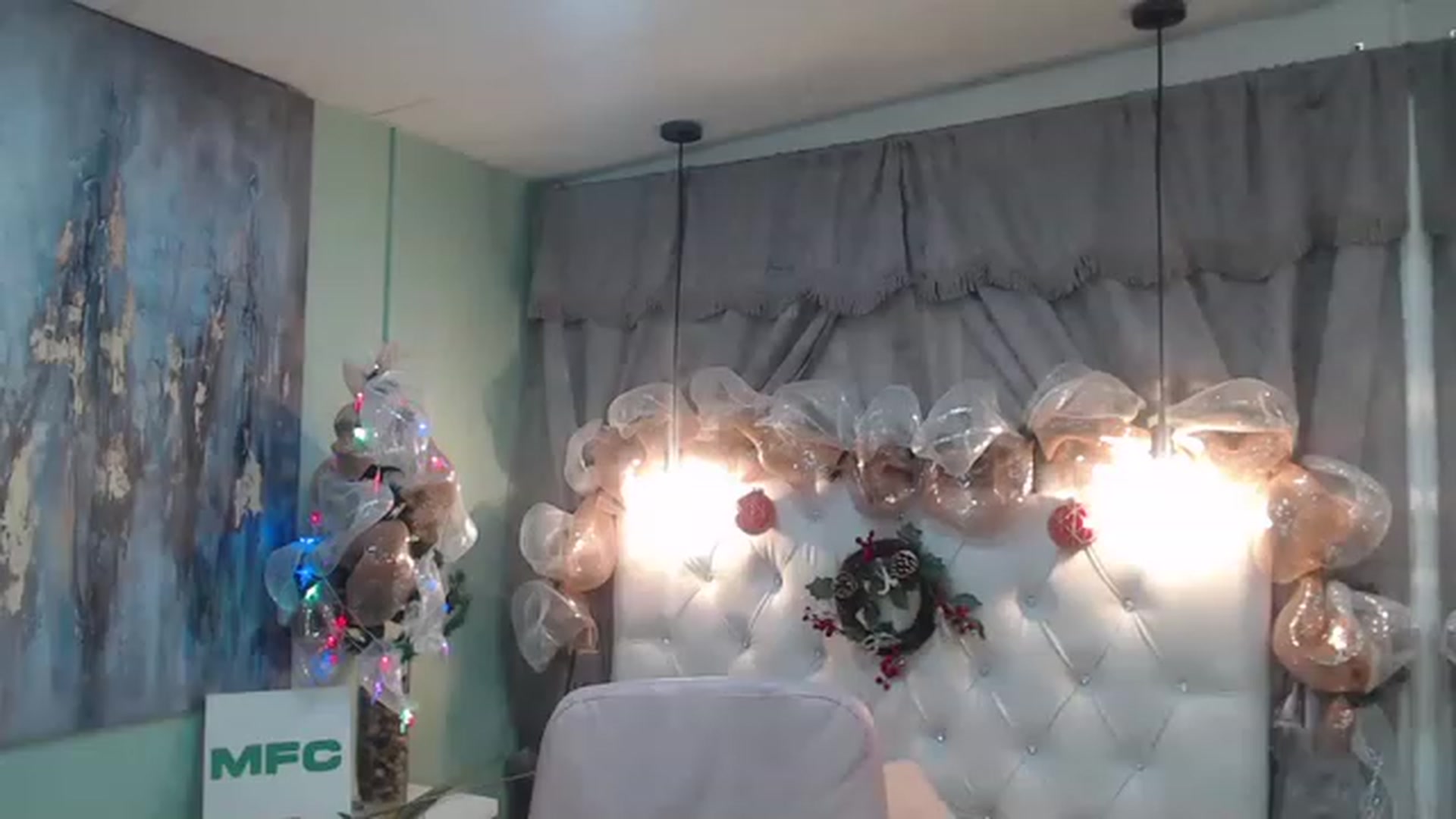 Gallery image thumbnail from Sara__Ruiz's myfreecams stream on, 12/31/2022, 14:18 image 19 of 20