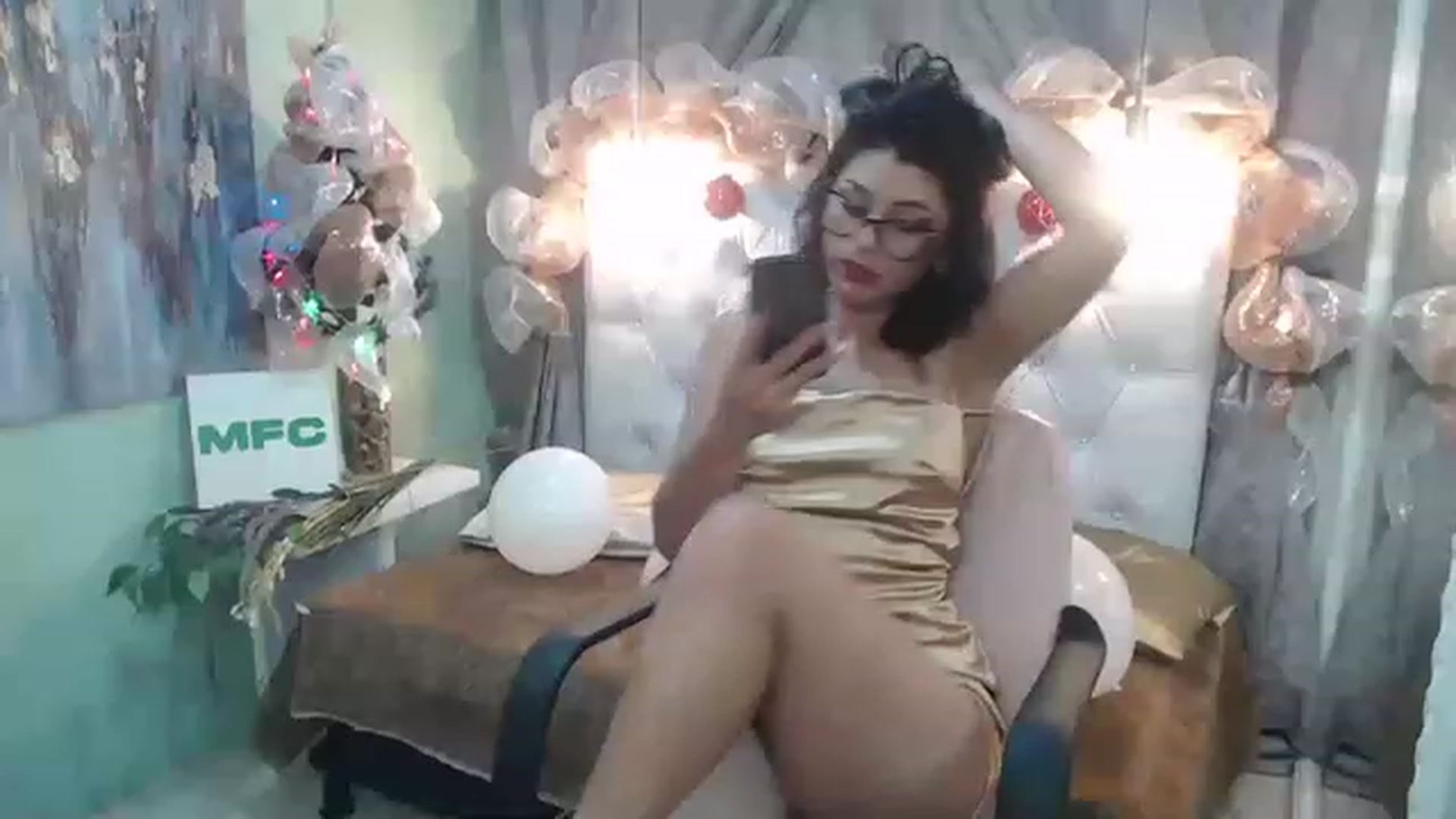 Gallery image thumbnail from Sara__Ruiz's myfreecams stream on, 12/31/2022, 16:59 image 12 of 20