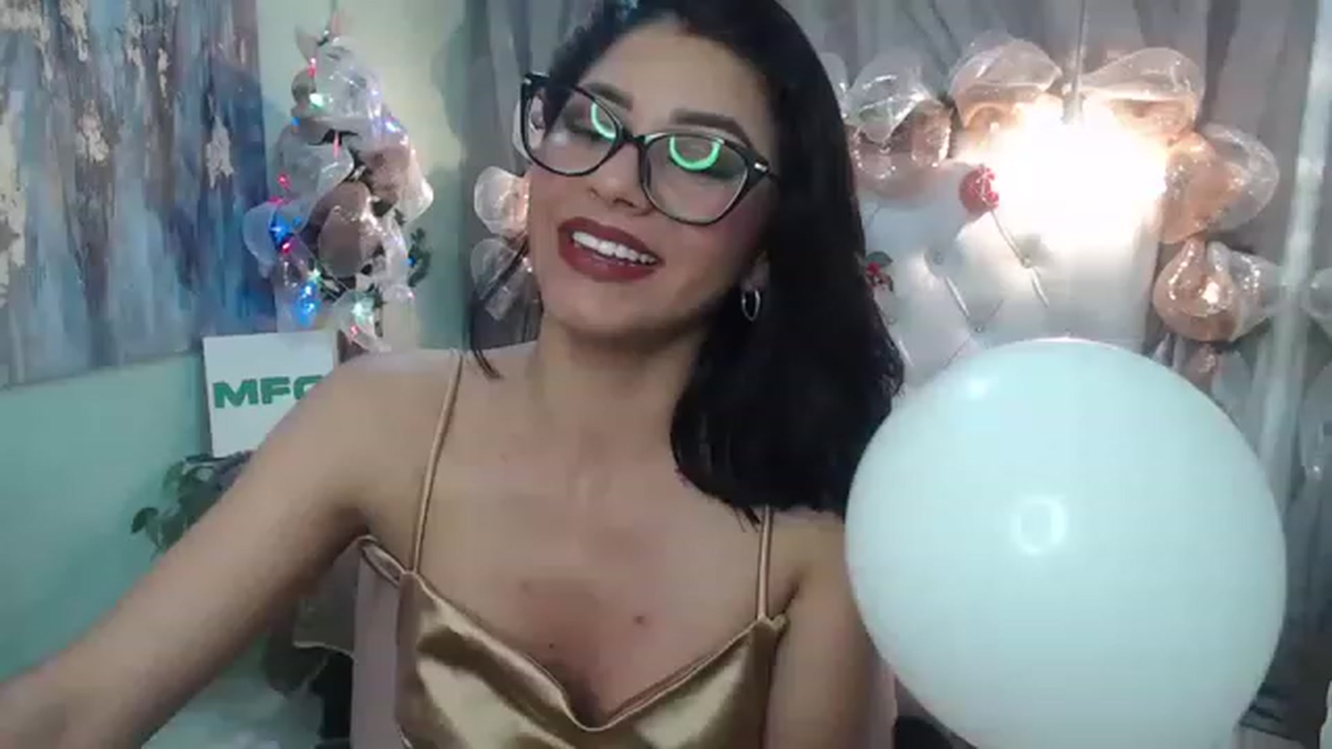 Gallery image thumbnail from Sara__Ruiz's myfreecams stream on, 12/31/2022, 16:59 image 1 of 20
