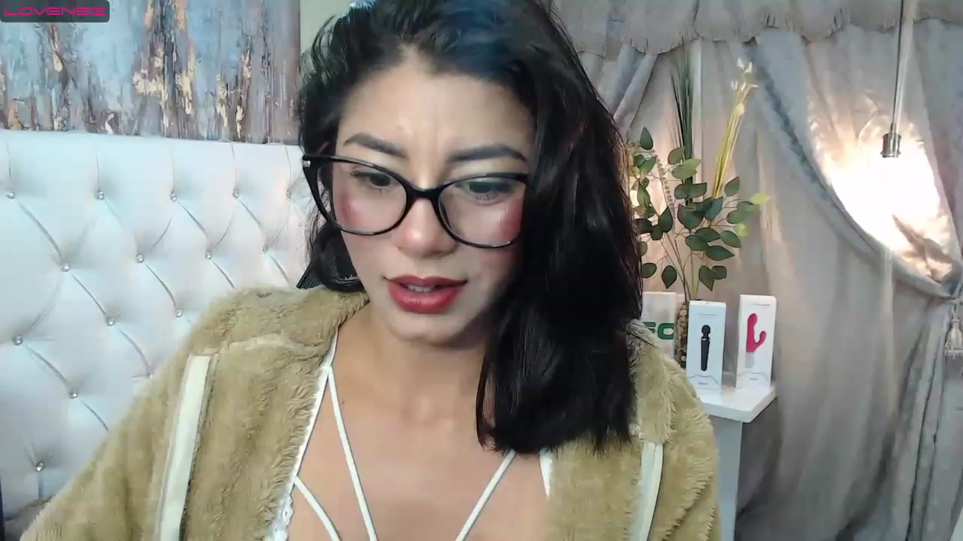 Gallery image thumbnail from Sara__Ruiz's myfreecams stream on, 02/22/2023, 14:15 image 14 of 20