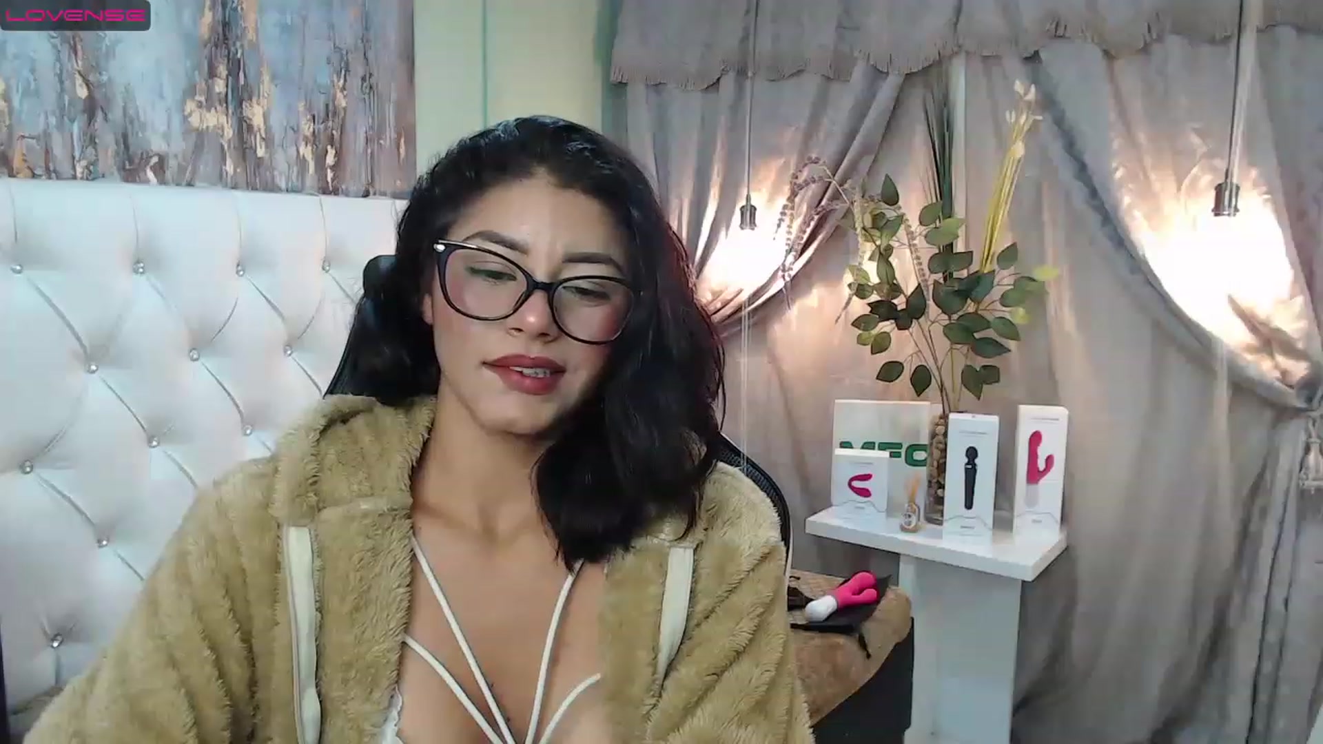 Gallery image thumbnail from Sara__Ruiz's myfreecams stream on, 02/22/2023, 14:47 image 15 of 20