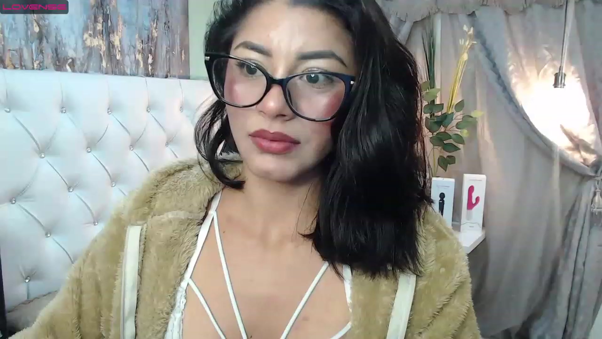 Gallery image thumbnail from Sara__Ruiz's myfreecams stream on, 02/22/2023, 14:47 image 19 of 20