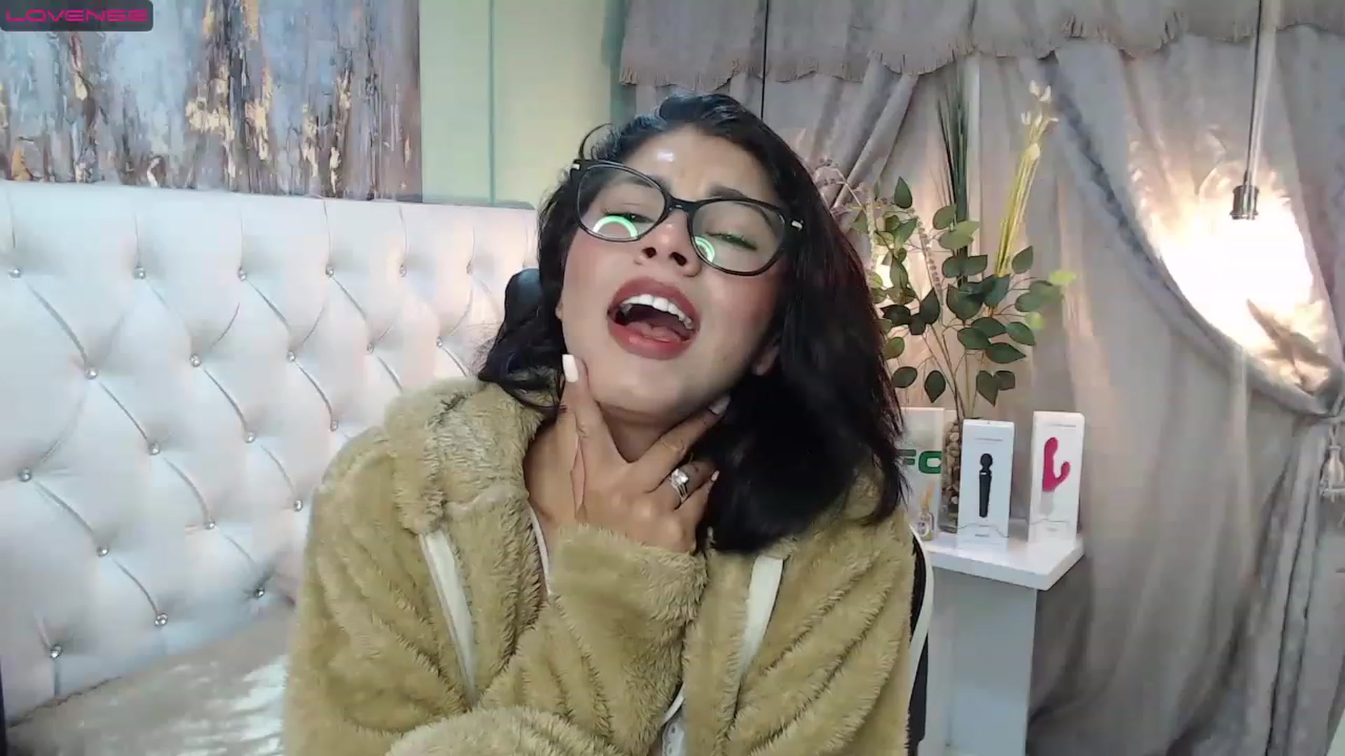 Gallery image thumbnail from Sara__Ruiz's myfreecams stream on, 02/22/2023, 14:47 image 3 of 20