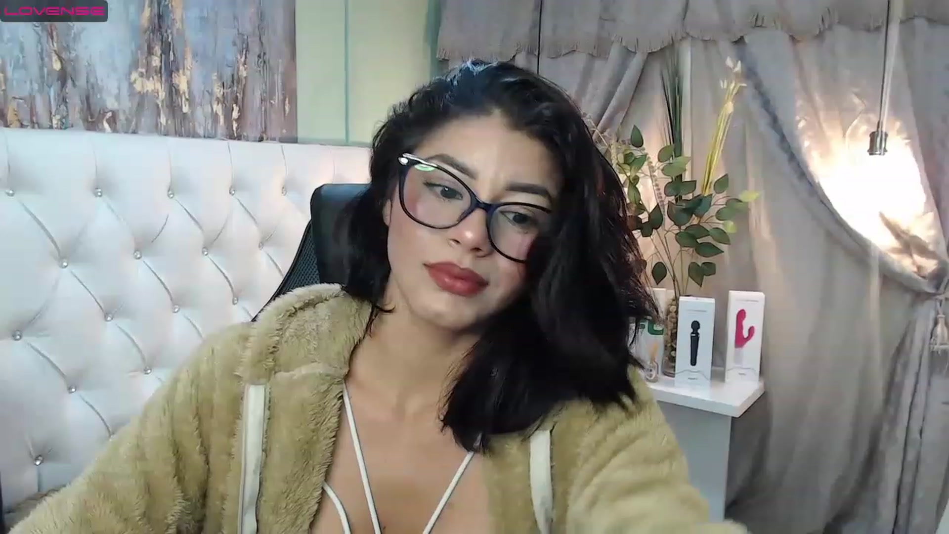 Gallery image thumbnail from Sara__Ruiz's myfreecams stream on, 02/22/2023, 14:47 image 10 of 20