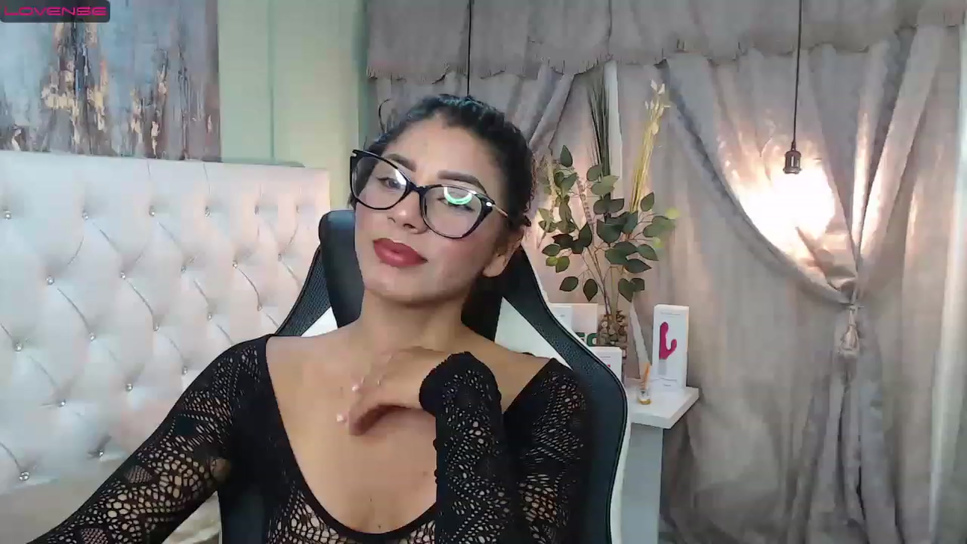 Gallery image thumbnail from Sara__Ruiz's myfreecams stream on, 02/27/2023, 15:12 image 8 of 20