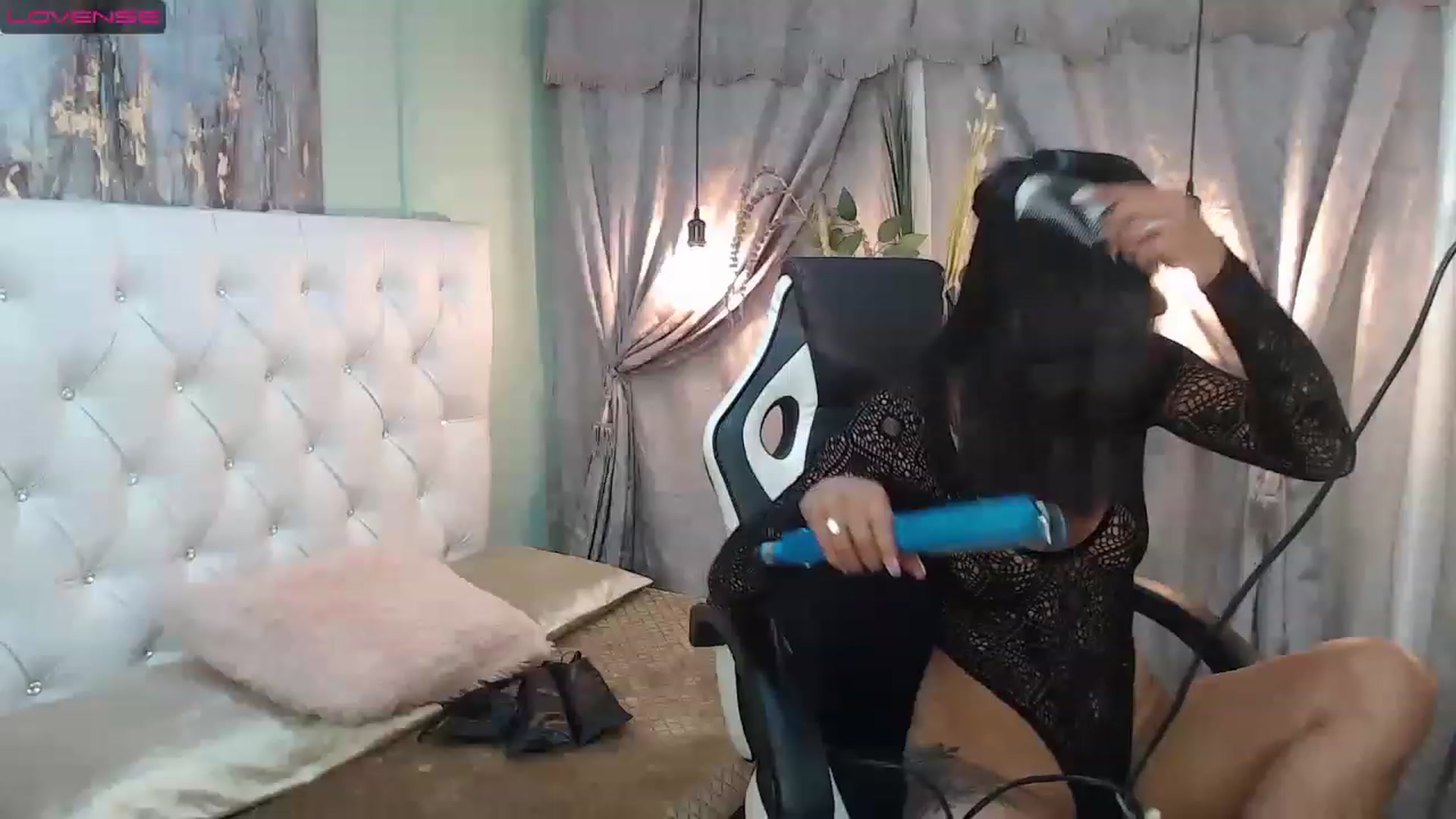 Gallery image thumbnail from Sara__Ruiz's myfreecams stream on, 02/27/2023, 15:12 image 19 of 20
