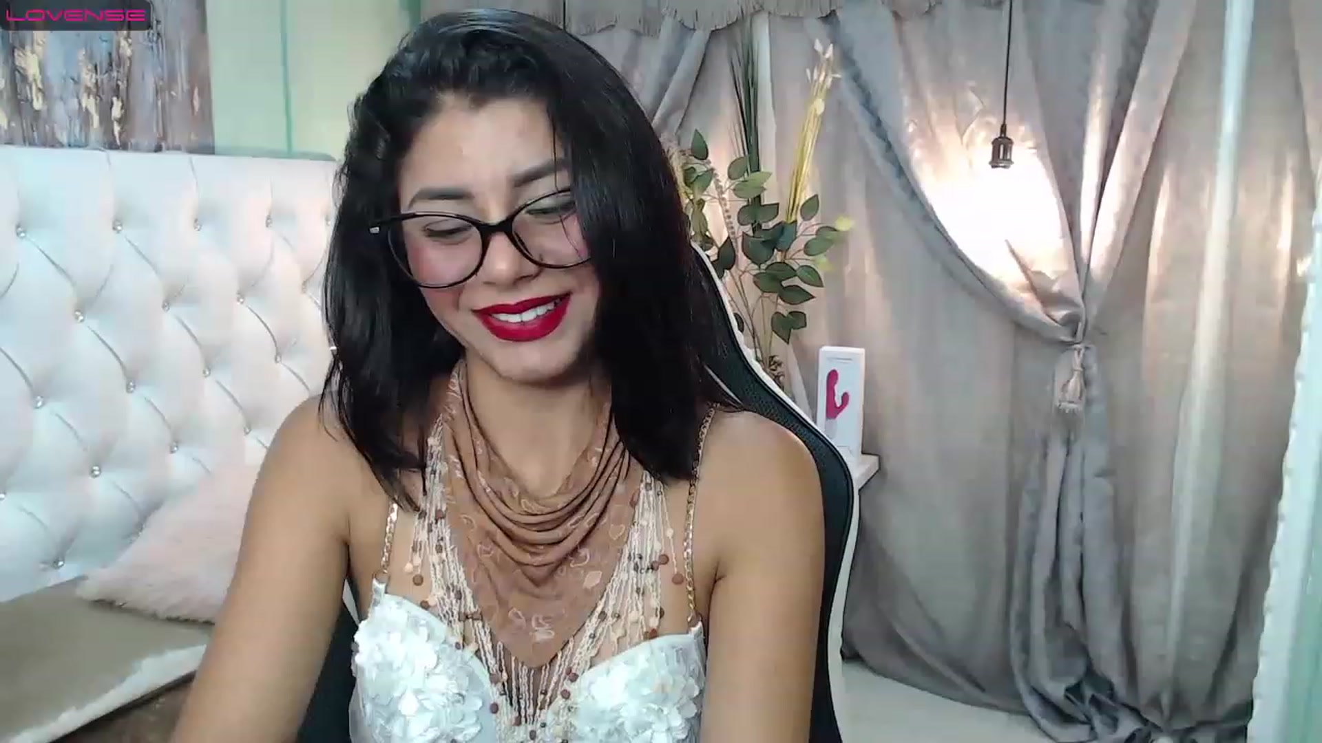Gallery image thumbnail from Sara__Ruiz's myfreecams stream on, 03/01/2023, 14:36 image 4 of 20