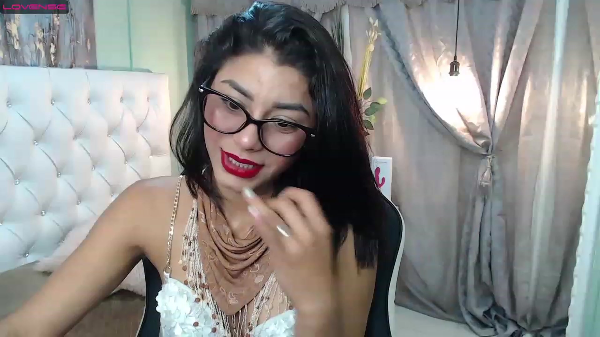 Gallery image thumbnail from Sara__Ruiz's myfreecams stream on, 03/01/2023, 14:36 image 2 of 20