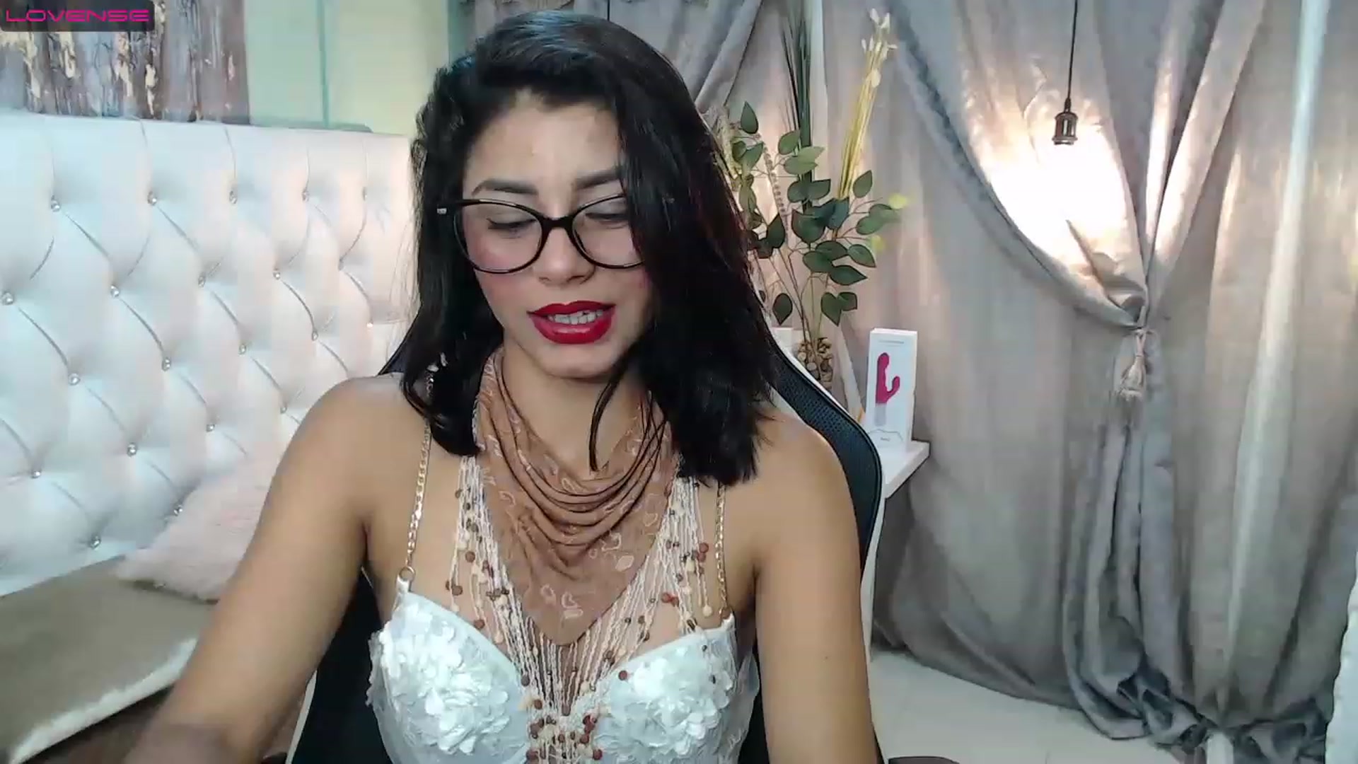 Gallery image thumbnail from Sara__Ruiz's myfreecams stream on, 03/01/2023, 15:21 image 1 of 20