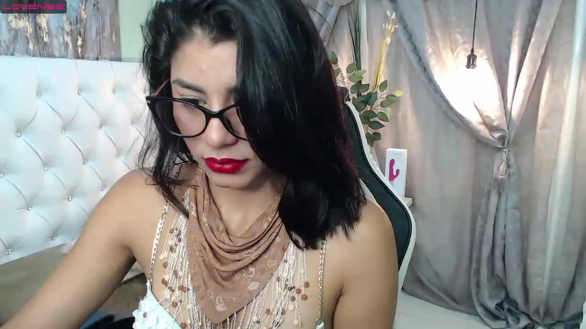 Gallery image thumbnail from Sara__Ruiz's myfreecams stream on, 03/01/2023, 15:21 image 18 of 20