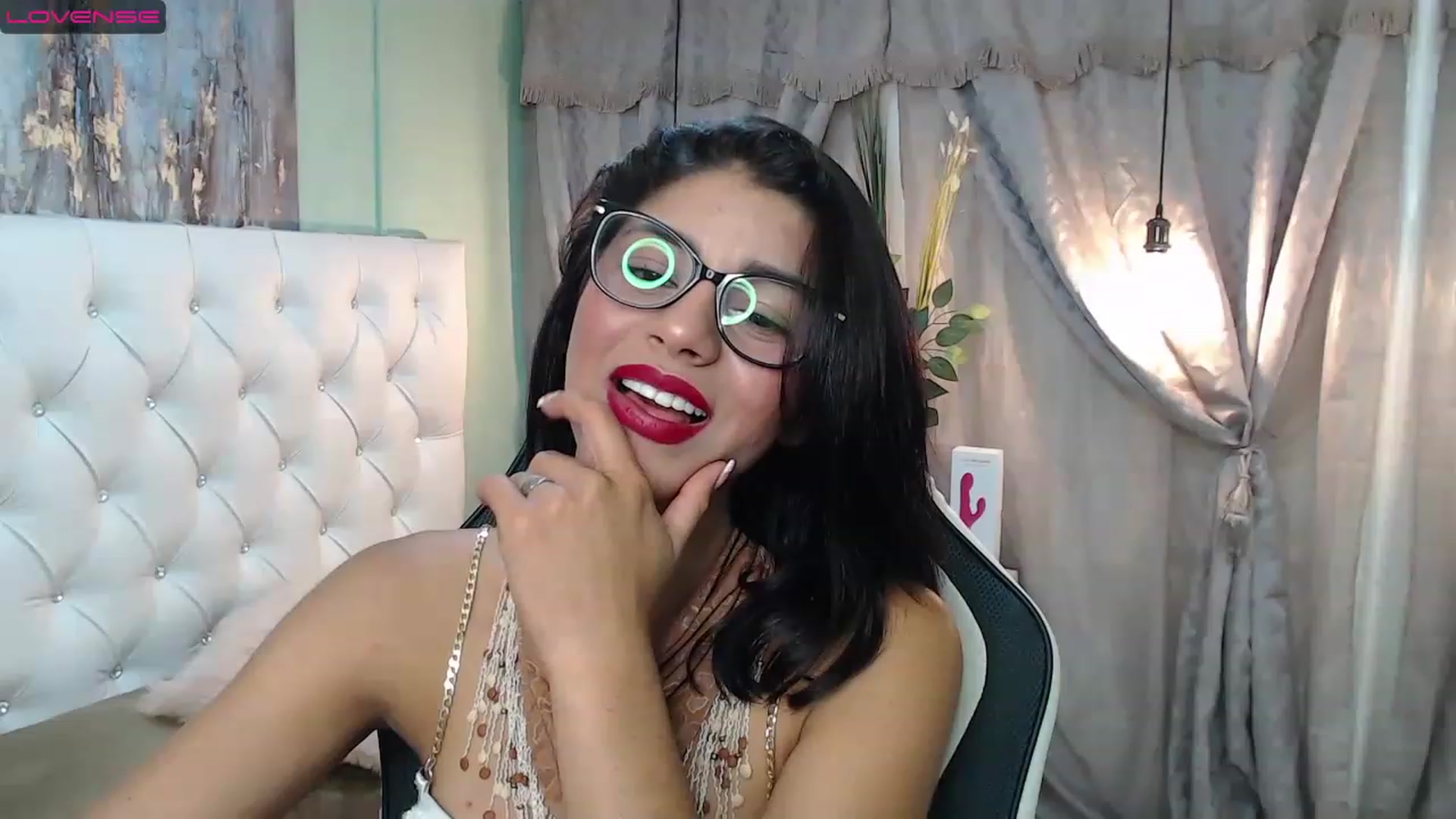 Gallery image thumbnail from Sara__Ruiz's myfreecams stream on, 03/01/2023, 15:21 image 7 of 20